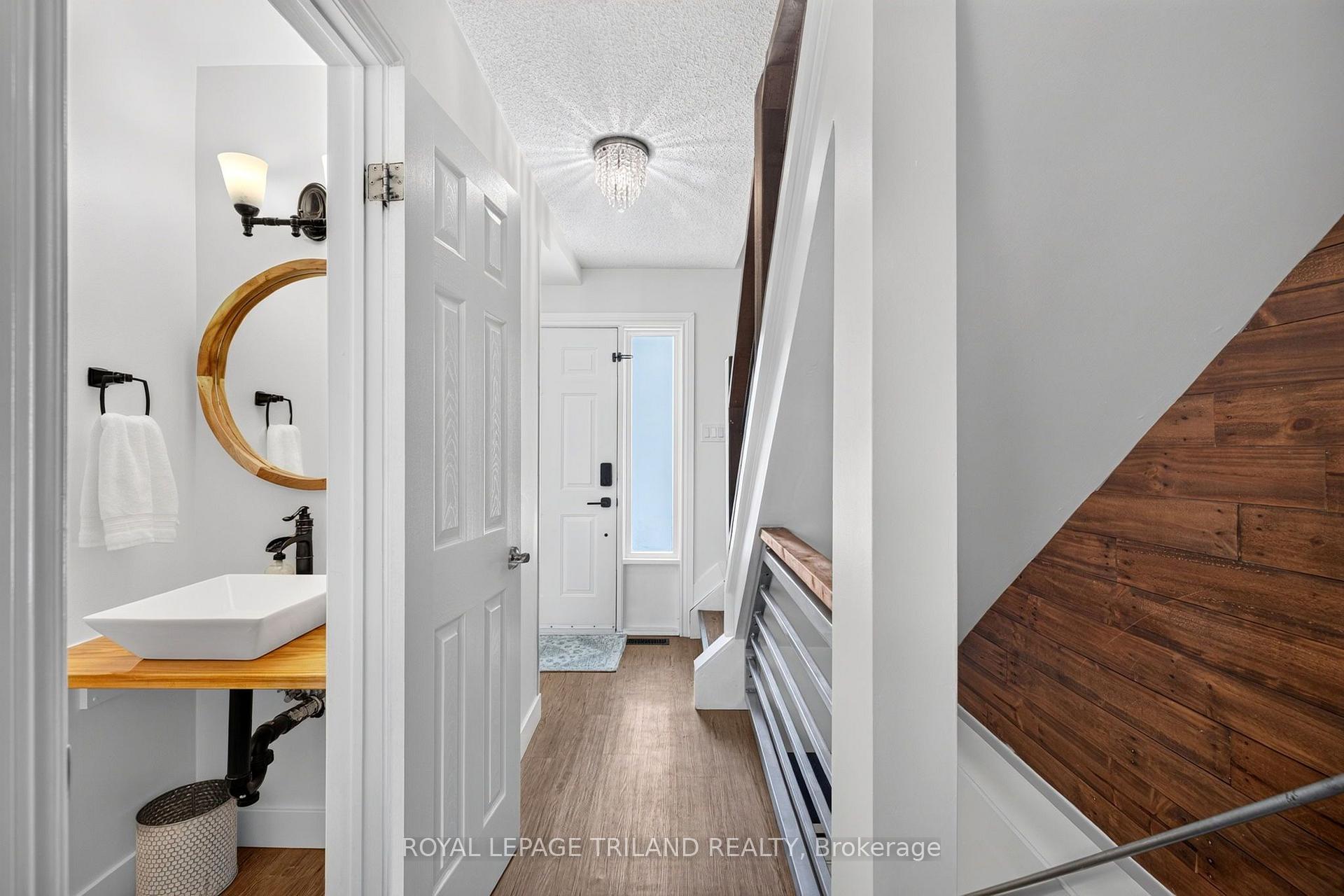 Photo 8 of 44 Speight Crescent, London, East I — HOMEH