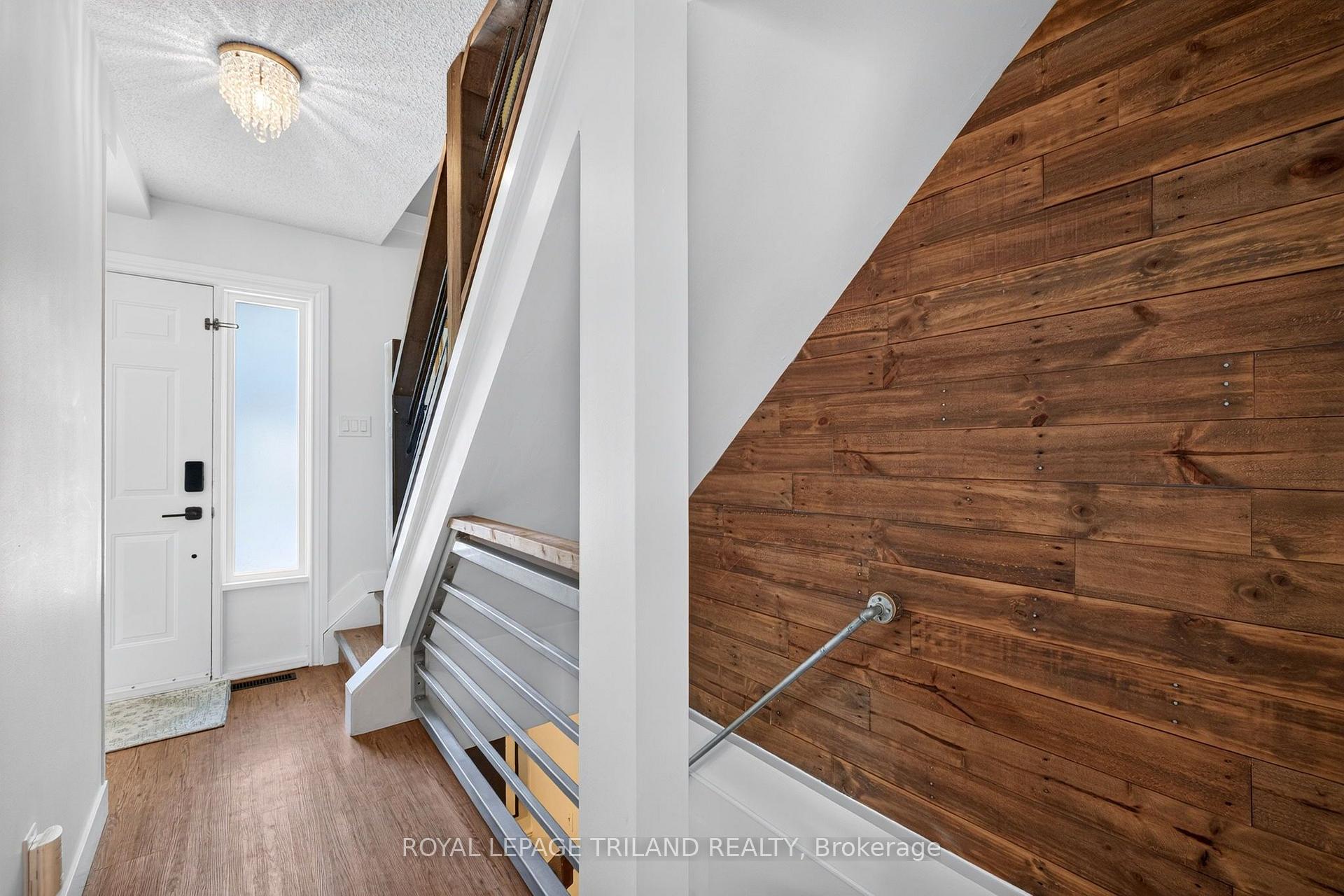 Photo 9 of 44 Speight Crescent, London, East I — HOMEH