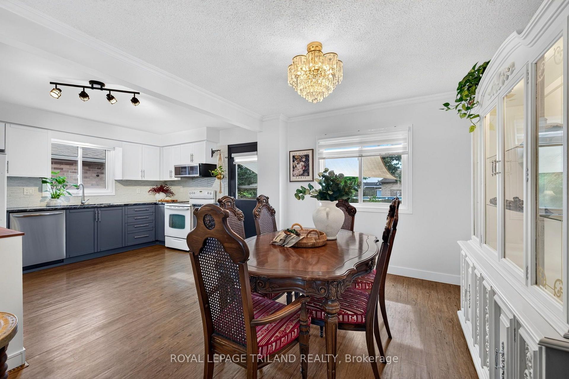 Photo 17 of 44 Speight Crescent, London, East I — HOMEH