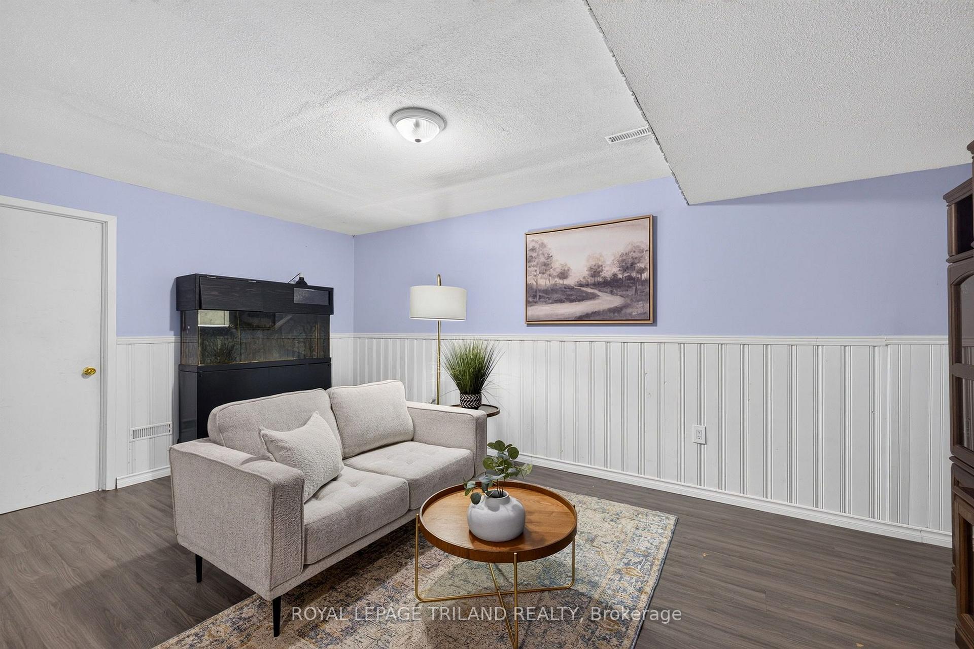 Photo 40 of 44 Speight Crescent, London, East I — HOMEH