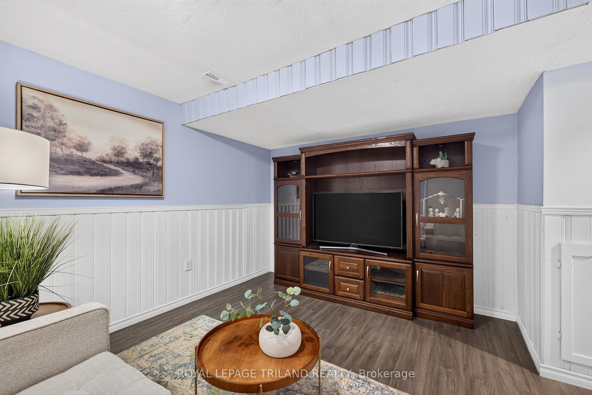Photo 41 of 44 Speight Crescent, London, East I — HOMEH