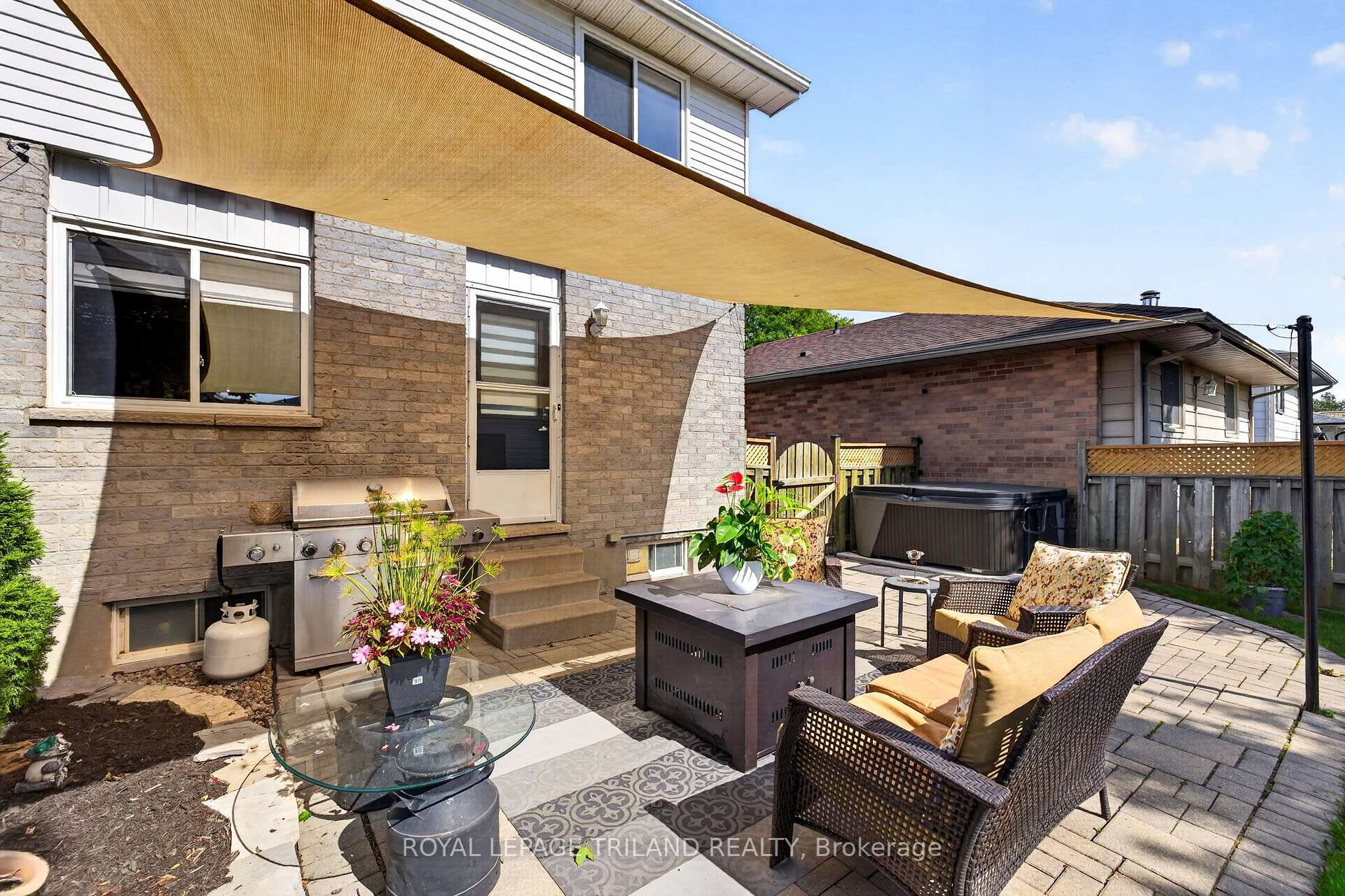 Photo 44 of 44 Speight Crescent, London, East I — HOMEH