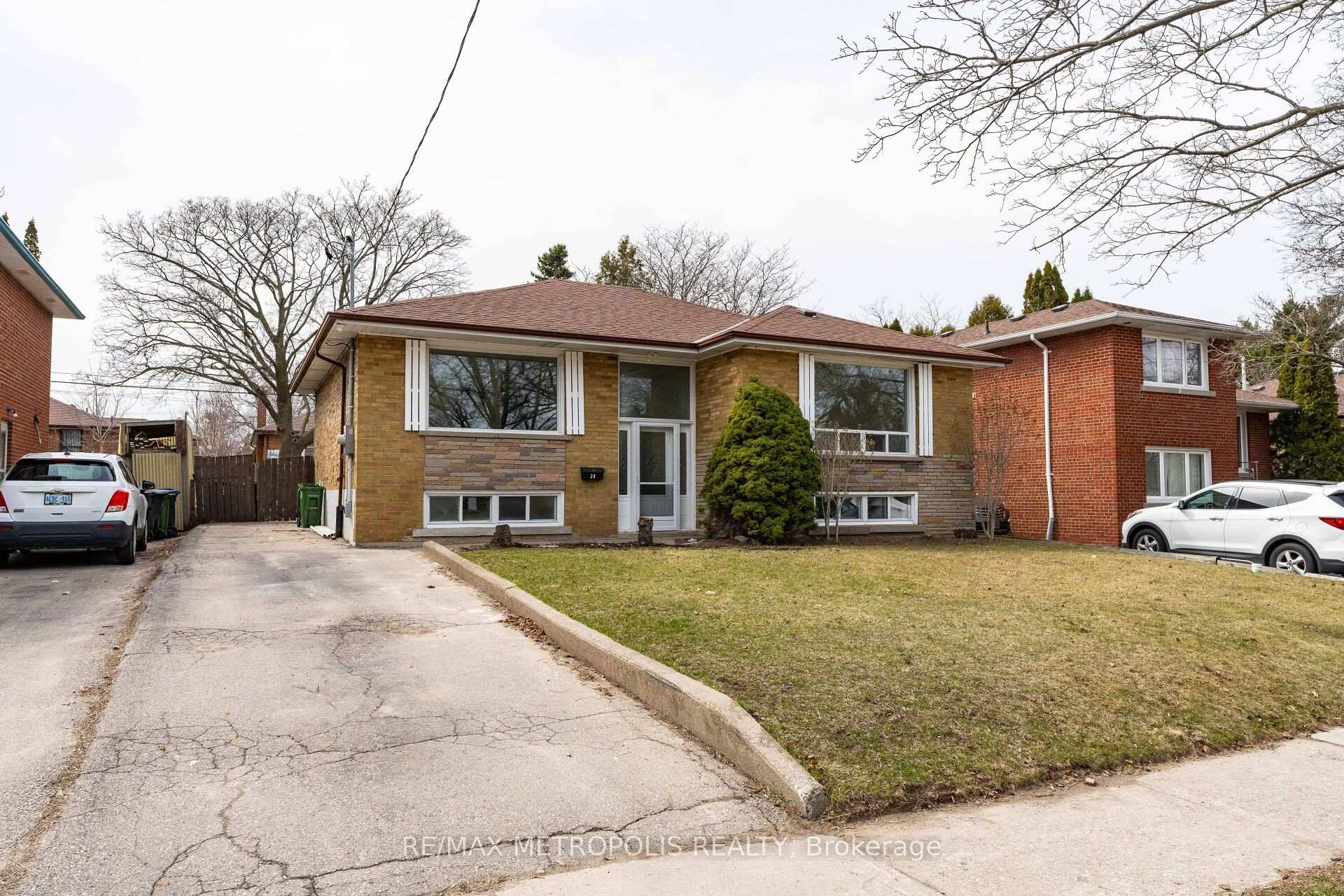 Photo 2 of 20 Perivale Crescent, Scarborough, Bendale — HOMEH