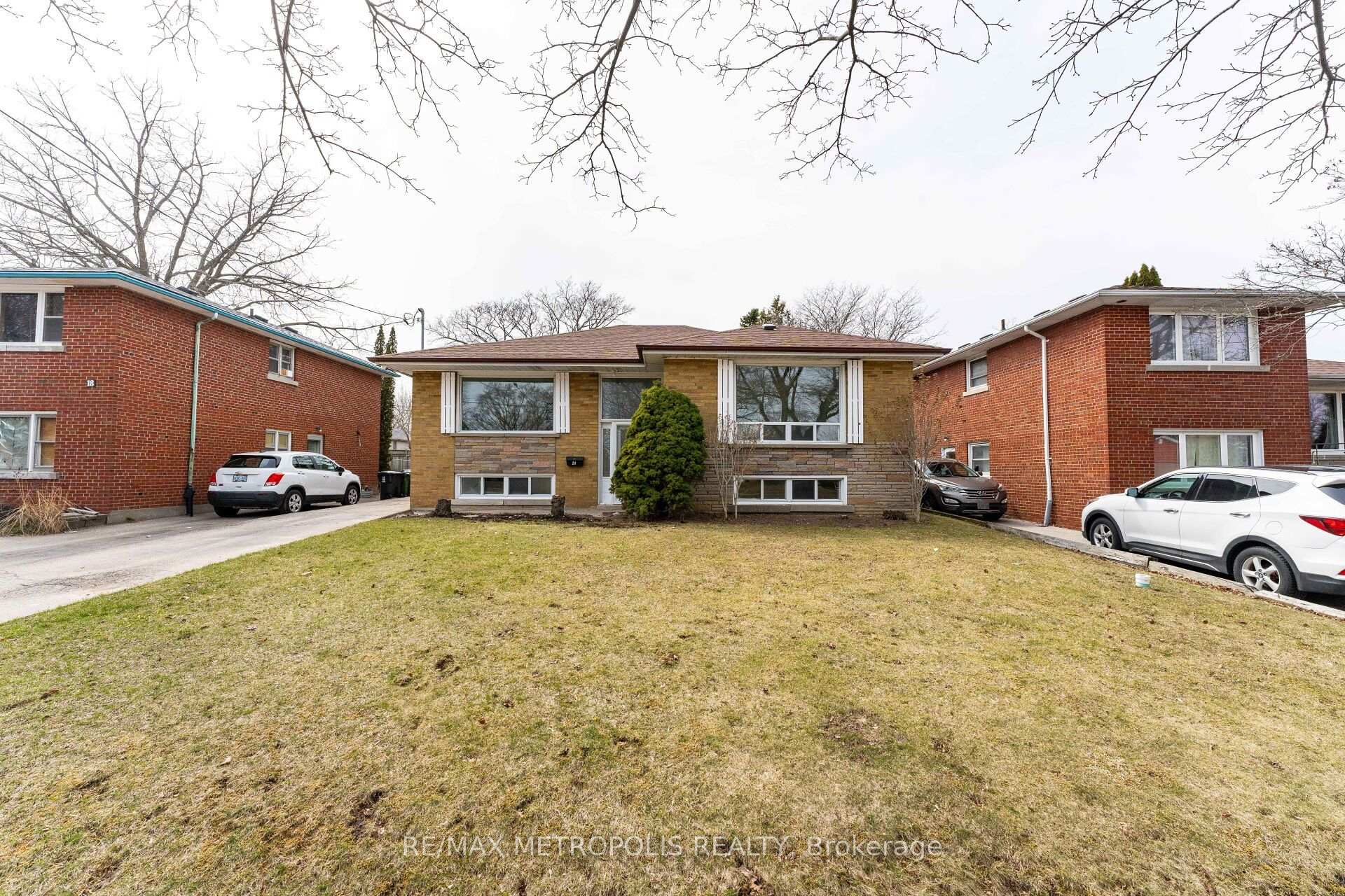 Photo 3 of 20 Perivale Crescent, Scarborough, Bendale — HOMEH