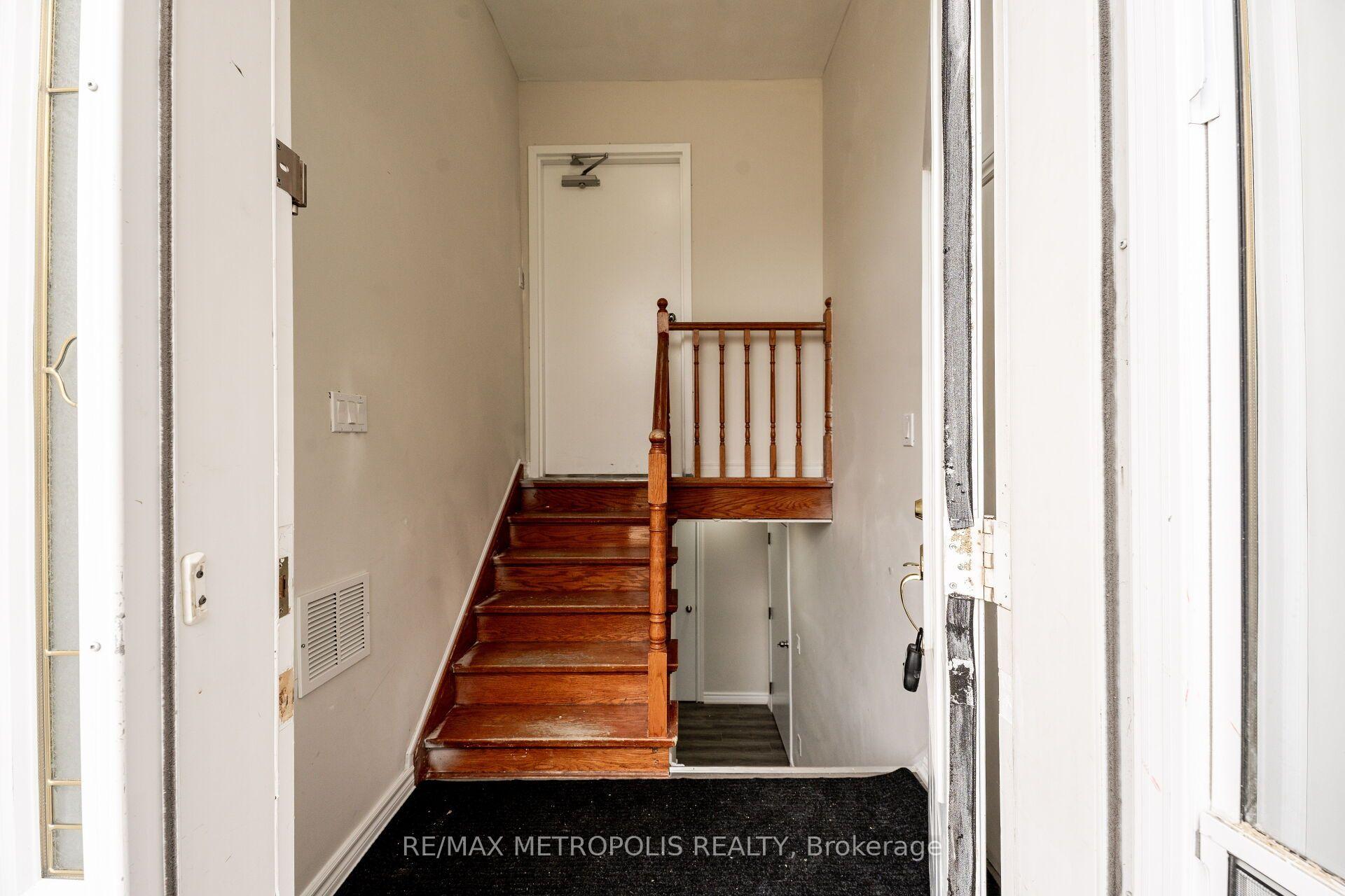 Photo 8 of 20 Perivale Crescent, Scarborough, Bendale — HOMEH