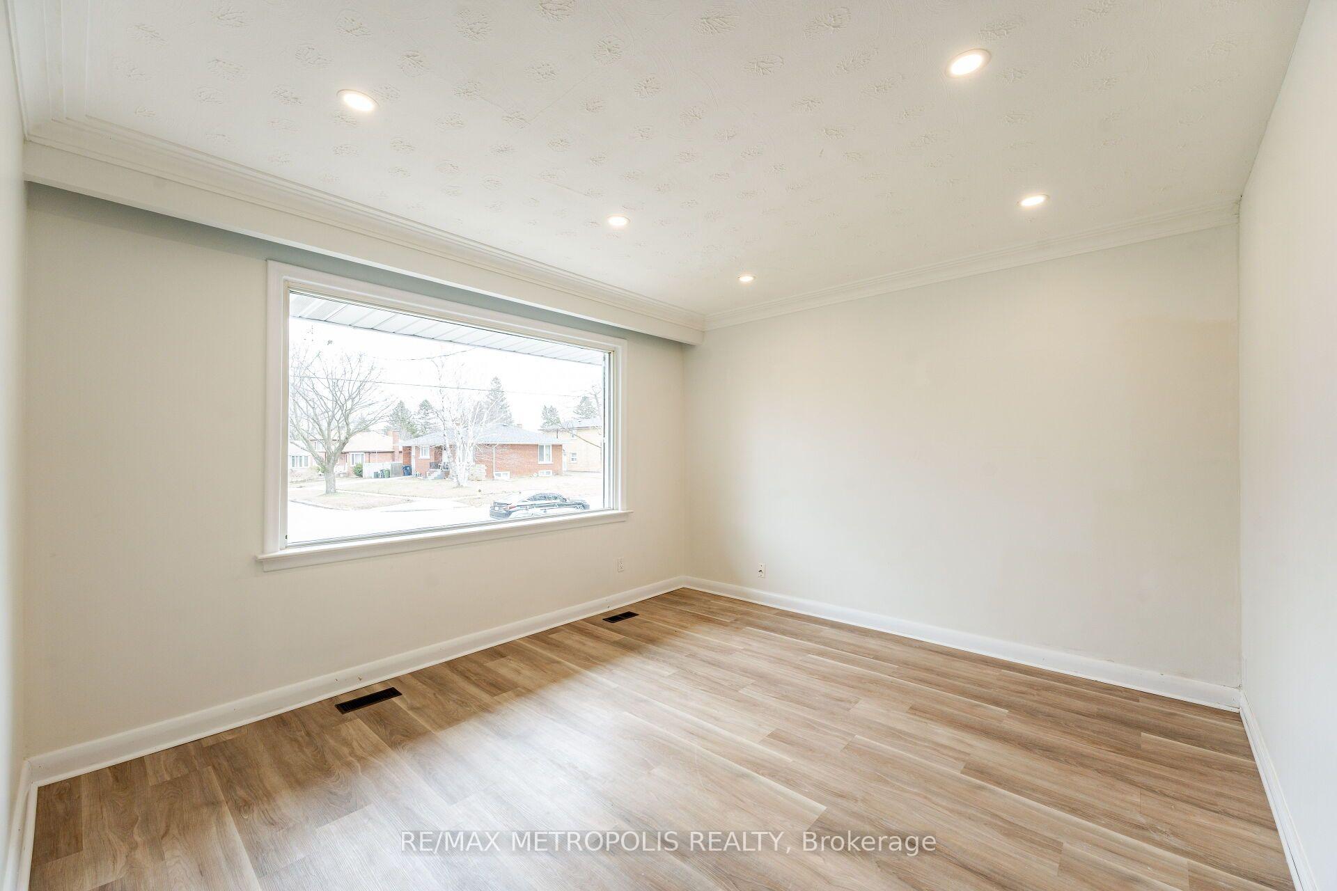 Photo 12 of 20 Perivale Crescent, Scarborough, Bendale — HOMEH