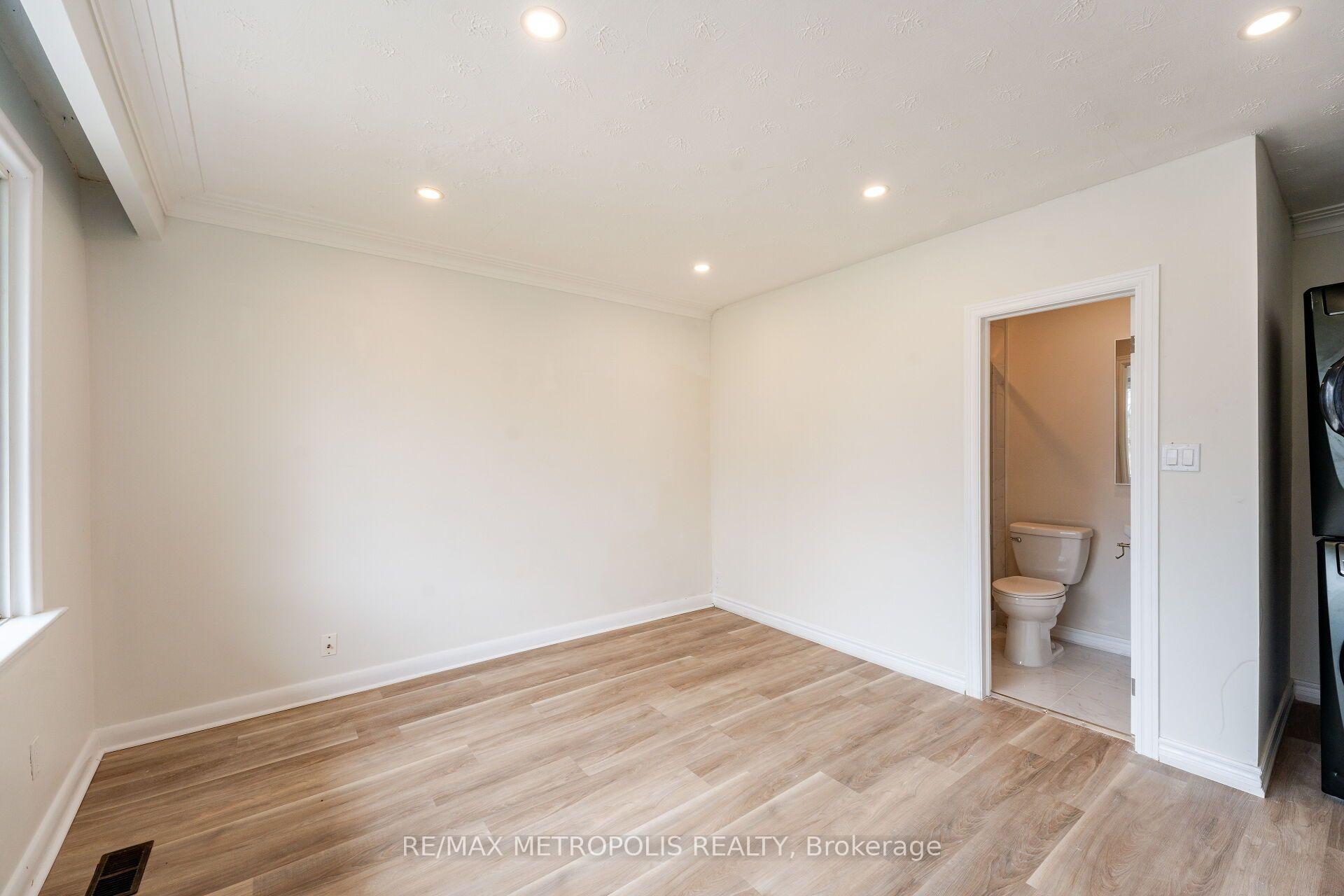 Photo 13 of 20 Perivale Crescent, Scarborough, Bendale — HOMEH