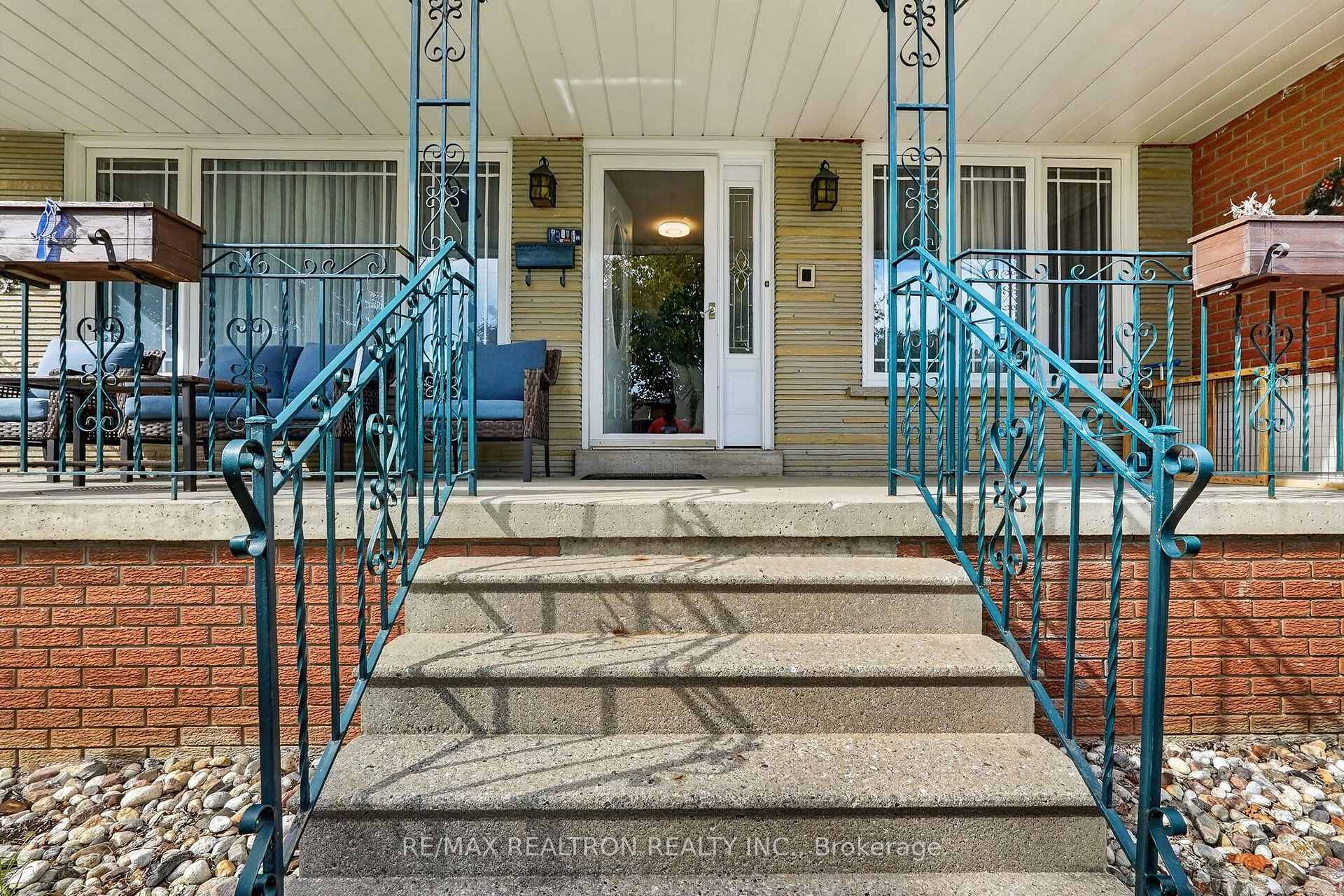 Photo 5 of 2 Captain Armstrong Lane, Markham, Sherwood-Amberglen — HOMEH