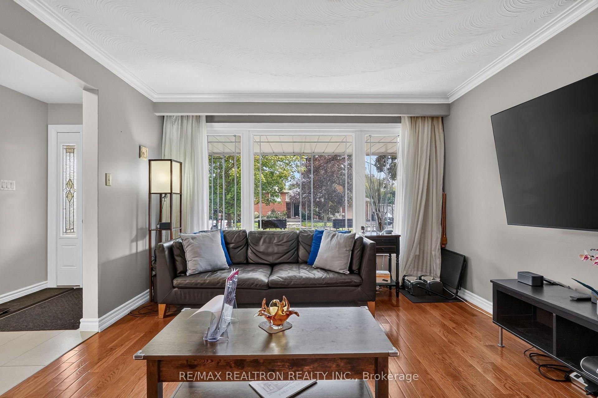 Photo 10 of 2 Captain Armstrong Lane, Markham, Sherwood-Amberglen — HOMEH