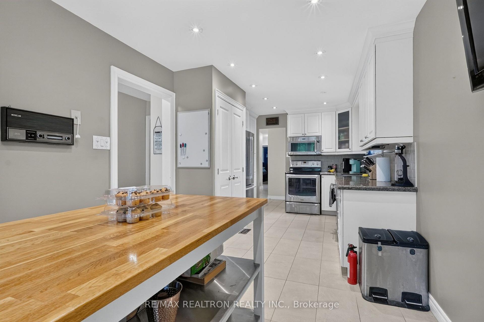 Photo 18 of 2 Captain Armstrong Lane, Markham, Sherwood-Amberglen — HOMEH