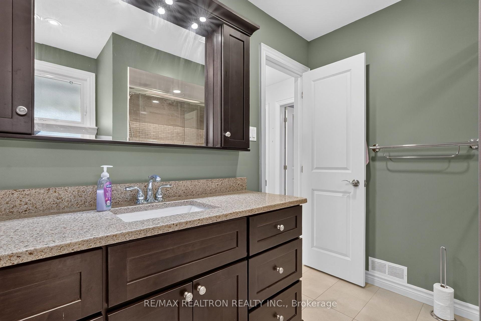 Photo 33 of 2 Captain Armstrong Lane, Markham, Sherwood-Amberglen — HOMEH