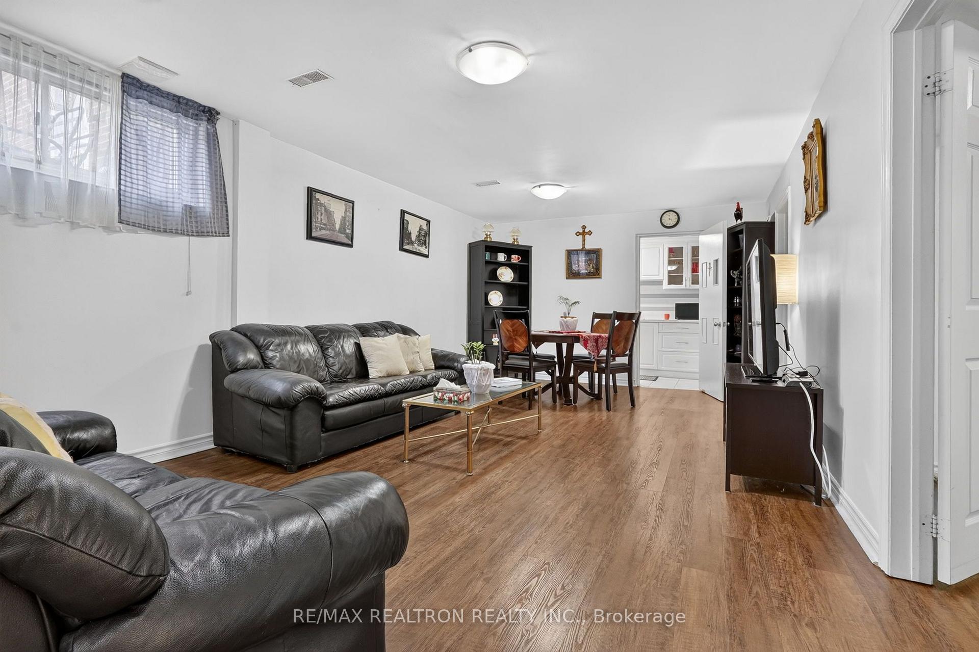 Photo 37 of 2 Captain Armstrong Lane, Markham, Sherwood-Amberglen — HOMEH