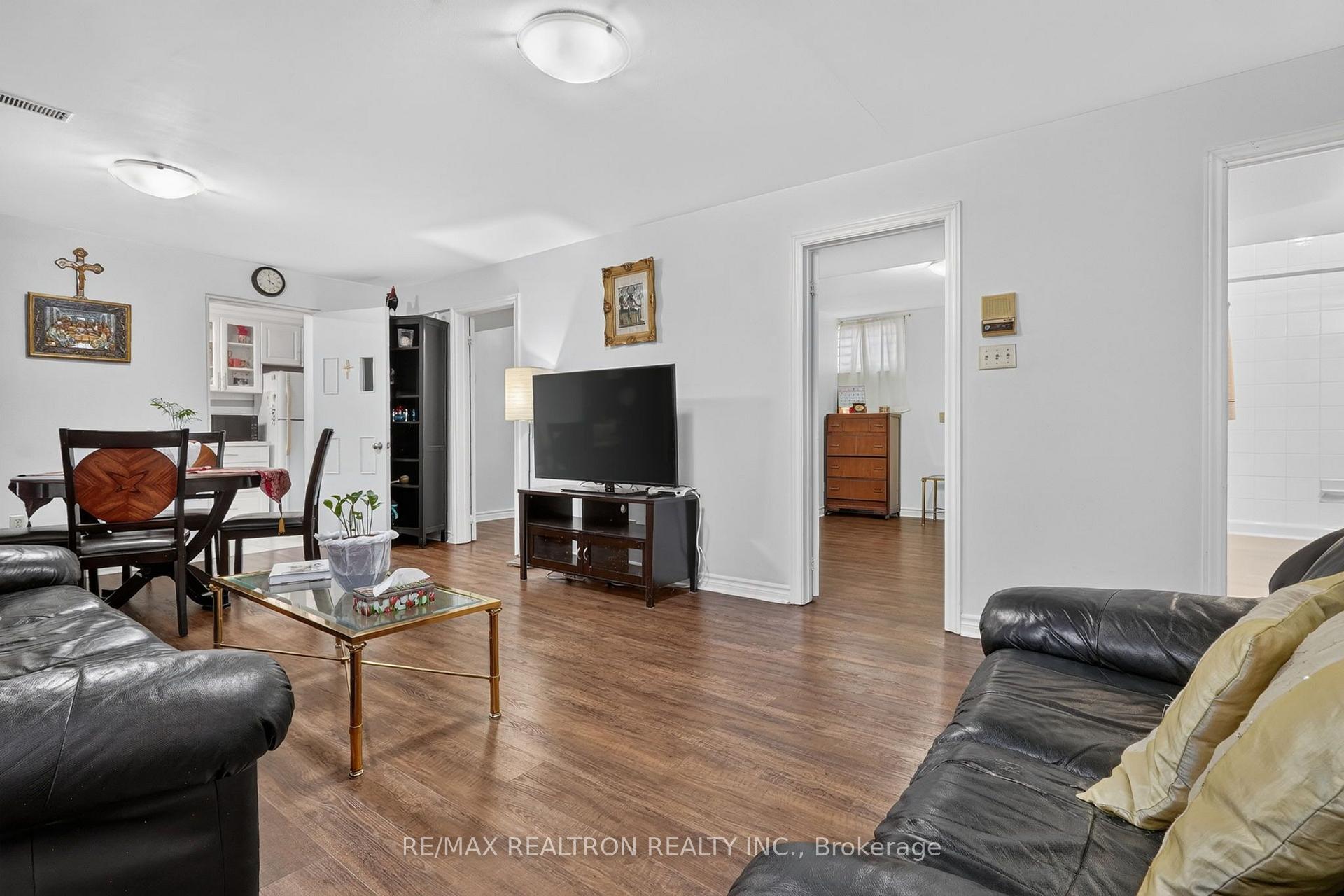 Photo 38 of 2 Captain Armstrong Lane, Markham, Sherwood-Amberglen — HOMEH
