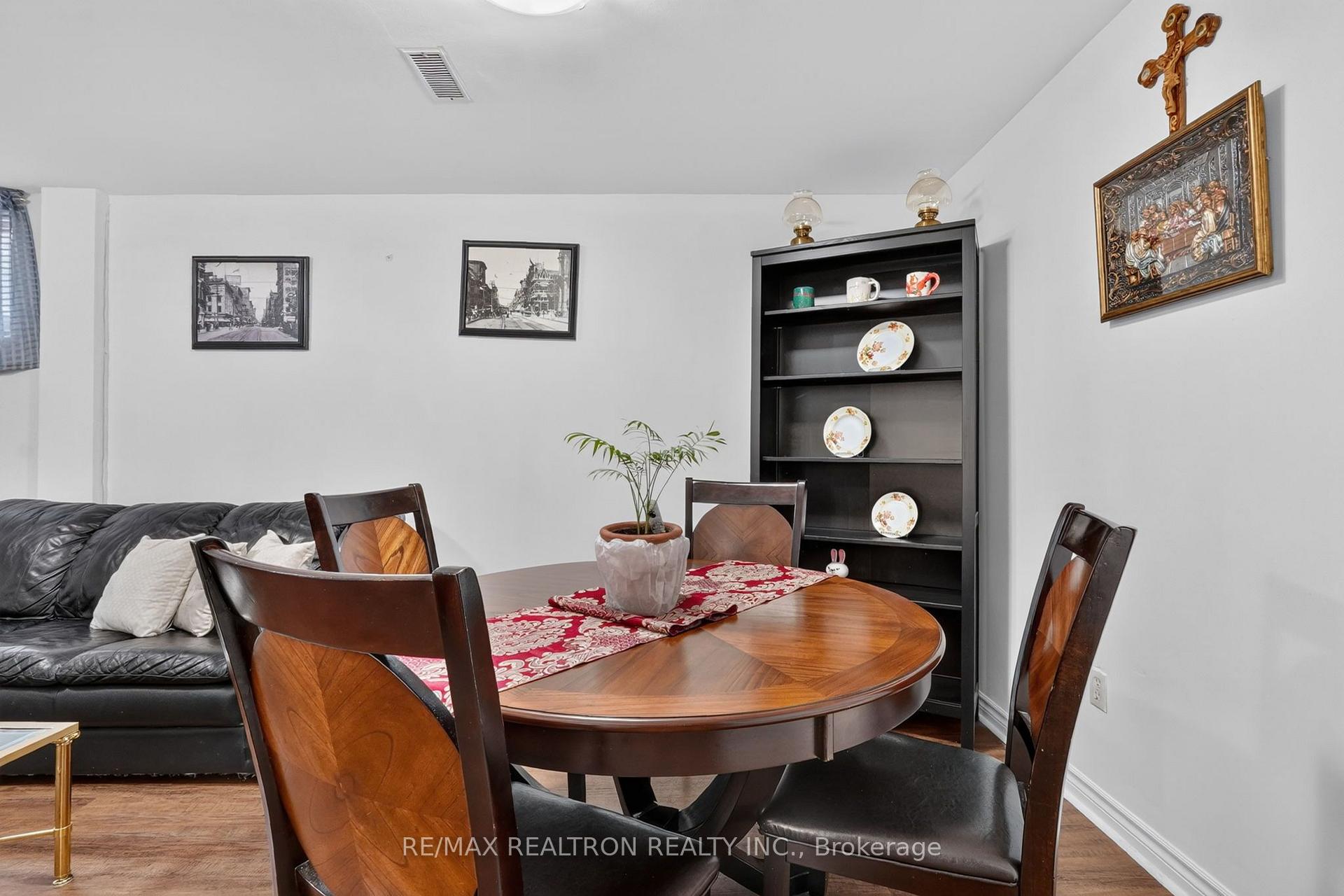 Photo 39 of 2 Captain Armstrong Lane, Markham, Sherwood-Amberglen — HOMEH