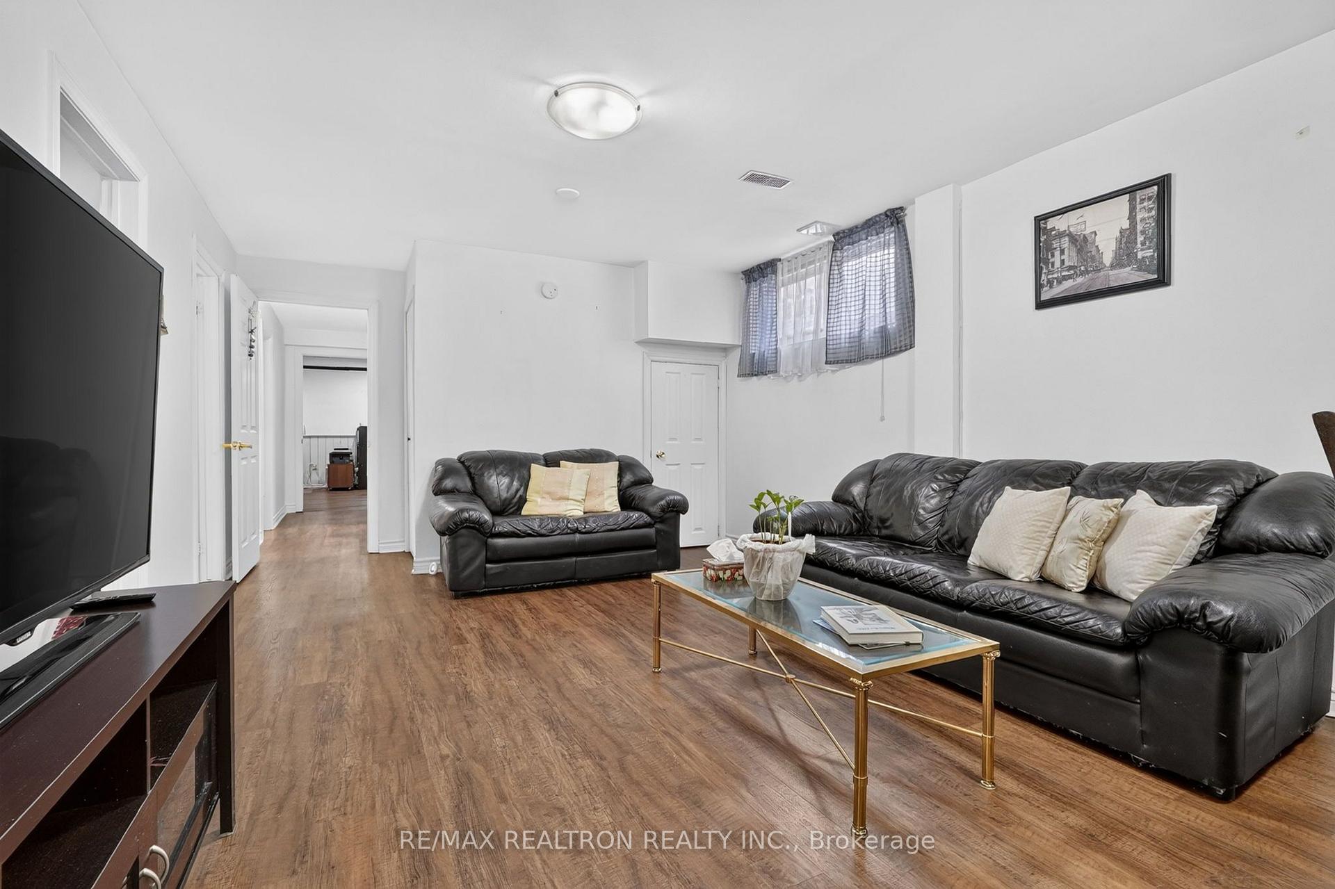 Photo 40 of 2 Captain Armstrong Lane, Markham, Sherwood-Amberglen — HOMEH