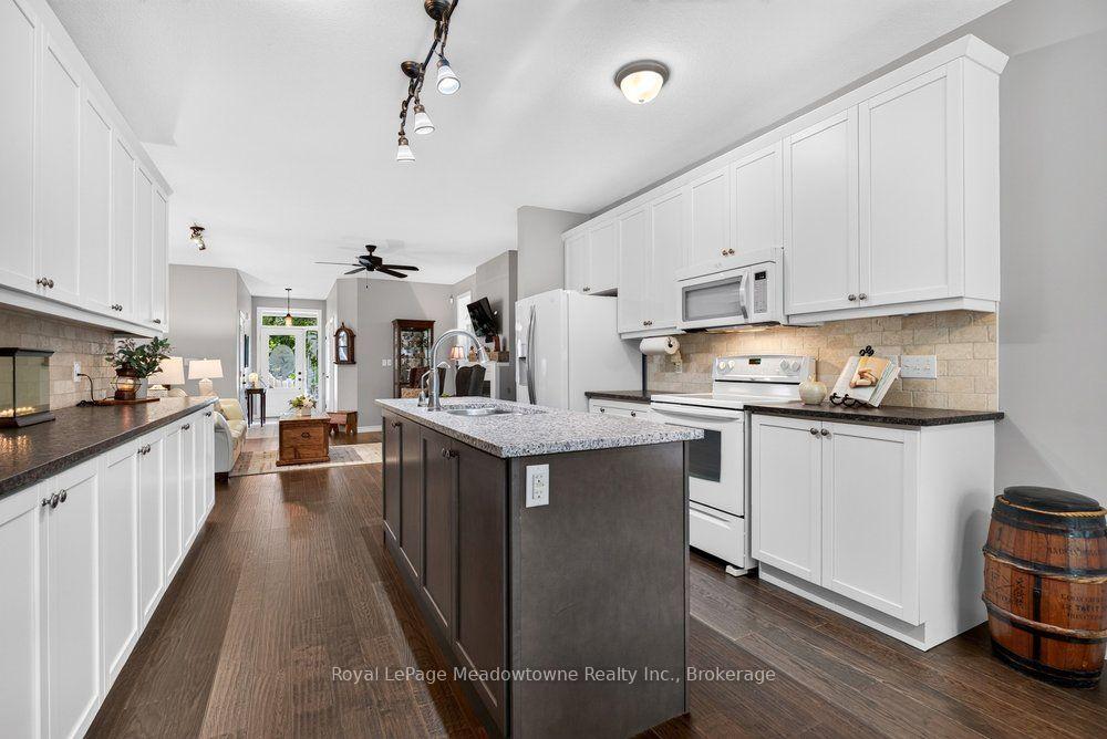 Photo 15 of 100 Sammon Drive, Guelph/Eramosa, Rockwood — HOMEH