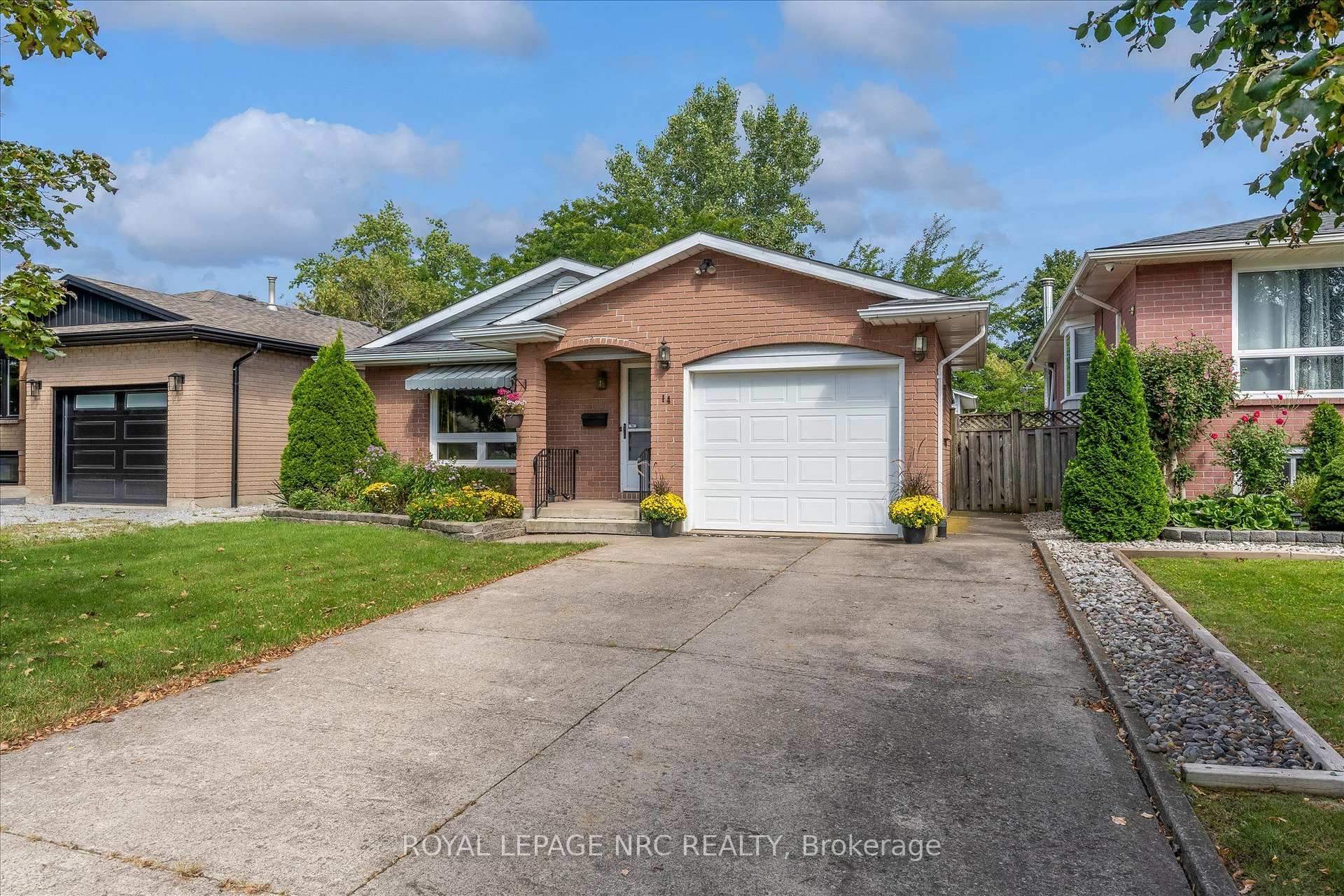 Photo 2 of 14 Andrea Drive, St. Catharines, Rykert/Vansickle — HOMEH