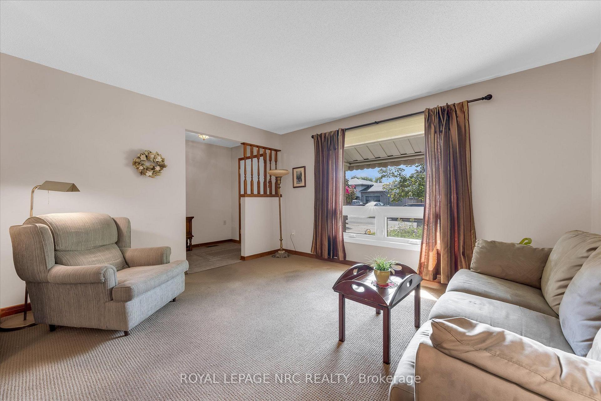 Photo 3 of 14 Andrea Drive, St. Catharines, Rykert/Vansickle — HOMEH