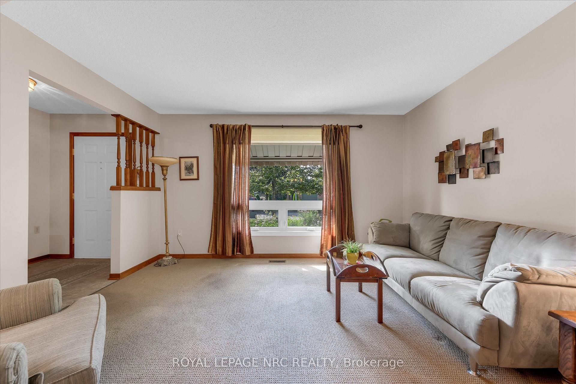 Photo 4 of 14 Andrea Drive, St. Catharines, Rykert/Vansickle — HOMEH