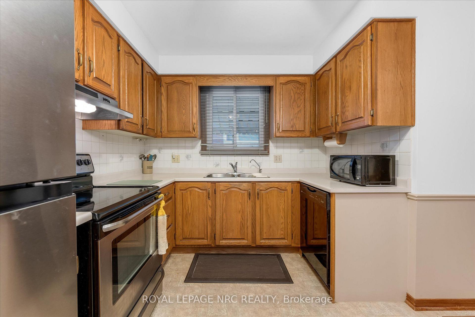 Photo 10 of 14 Andrea Drive, St. Catharines, Rykert/Vansickle — HOMEH
