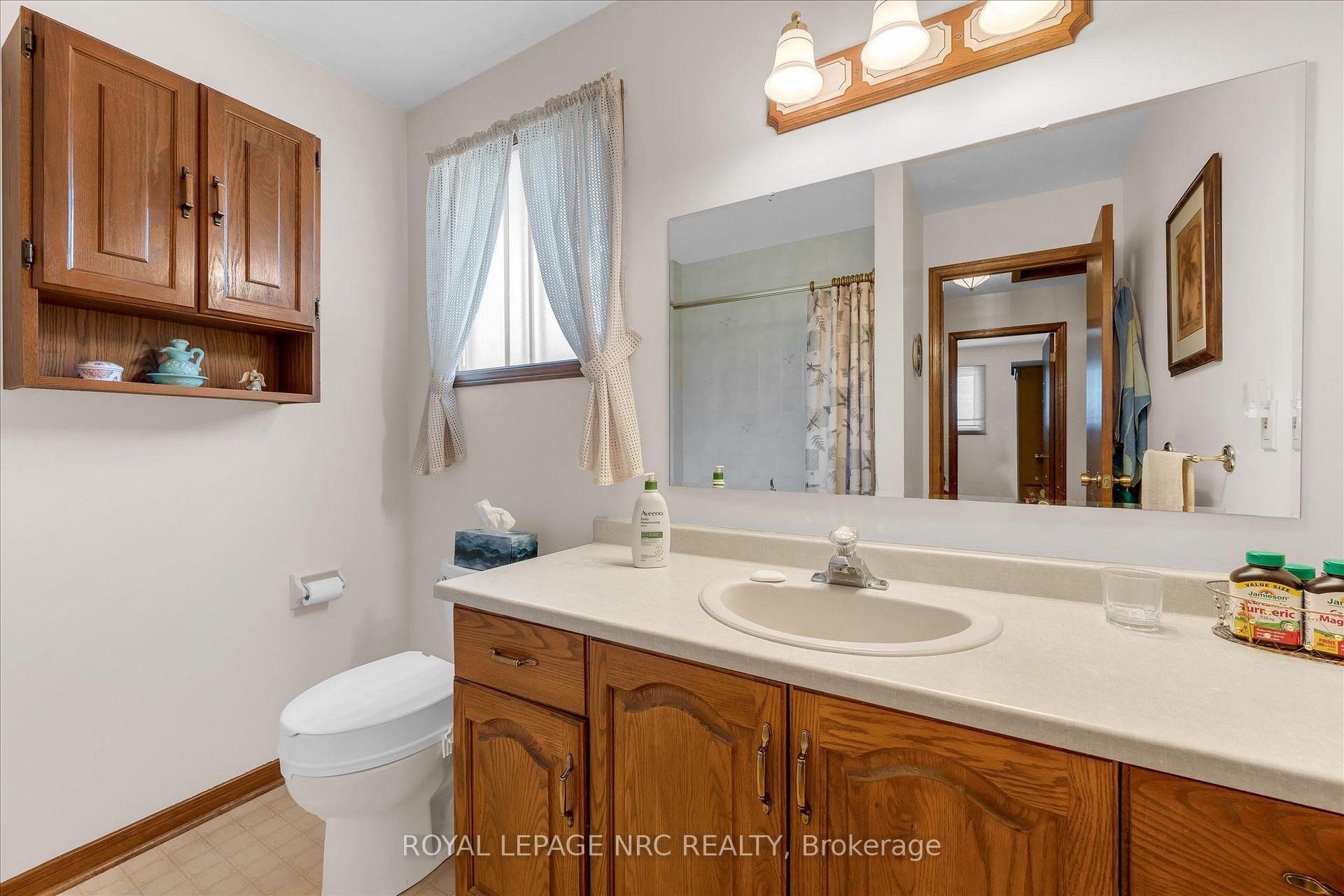 Photo 11 of 14 Andrea Drive, St. Catharines, Rykert/Vansickle — HOMEH