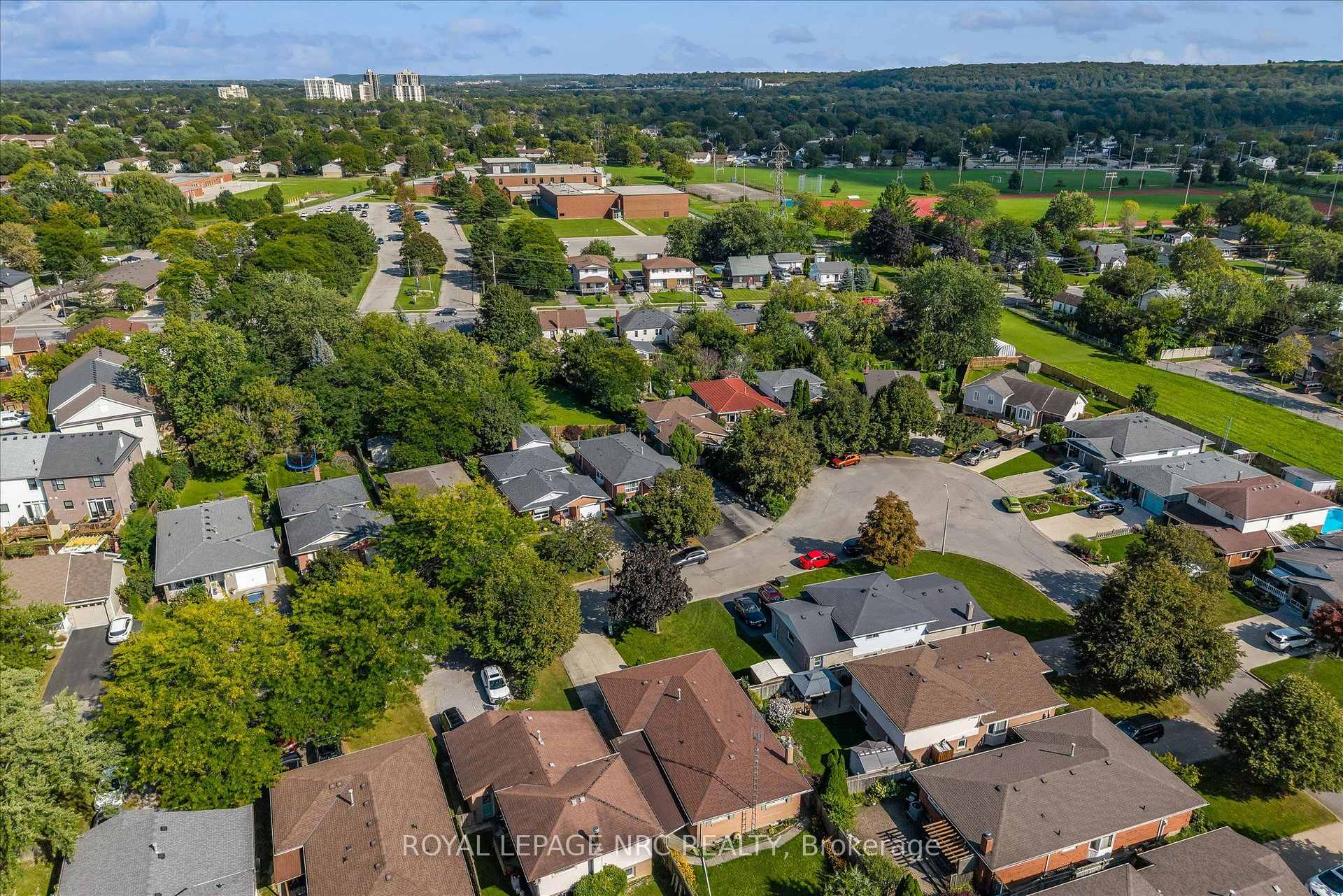 Photo 39 of 14 Andrea Drive, St. Catharines, Rykert/Vansickle — HOMEH