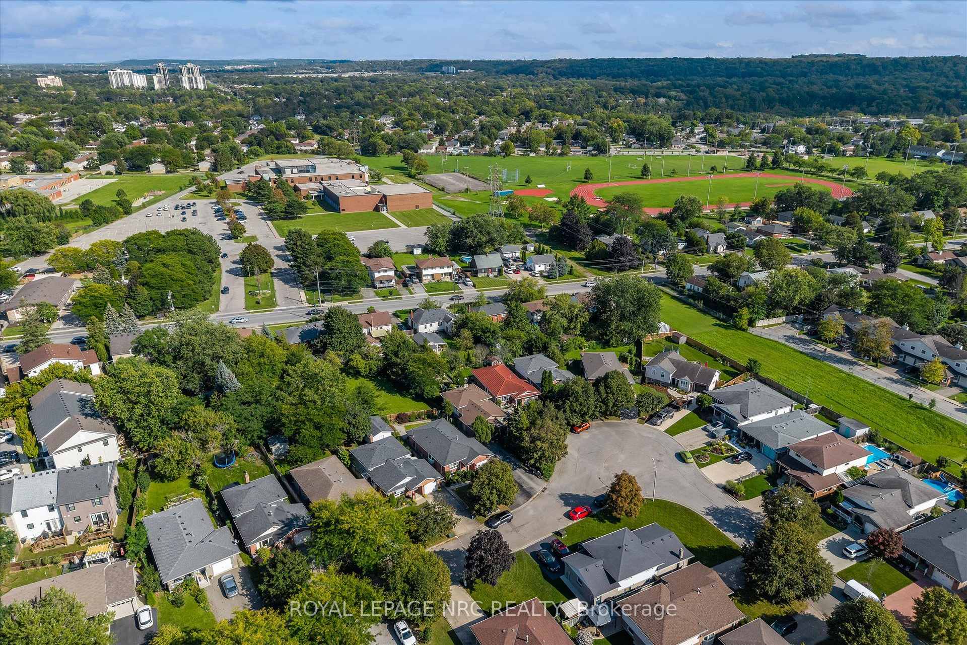 Photo 42 of 14 Andrea Drive, St. Catharines, Rykert/Vansickle — HOMEH