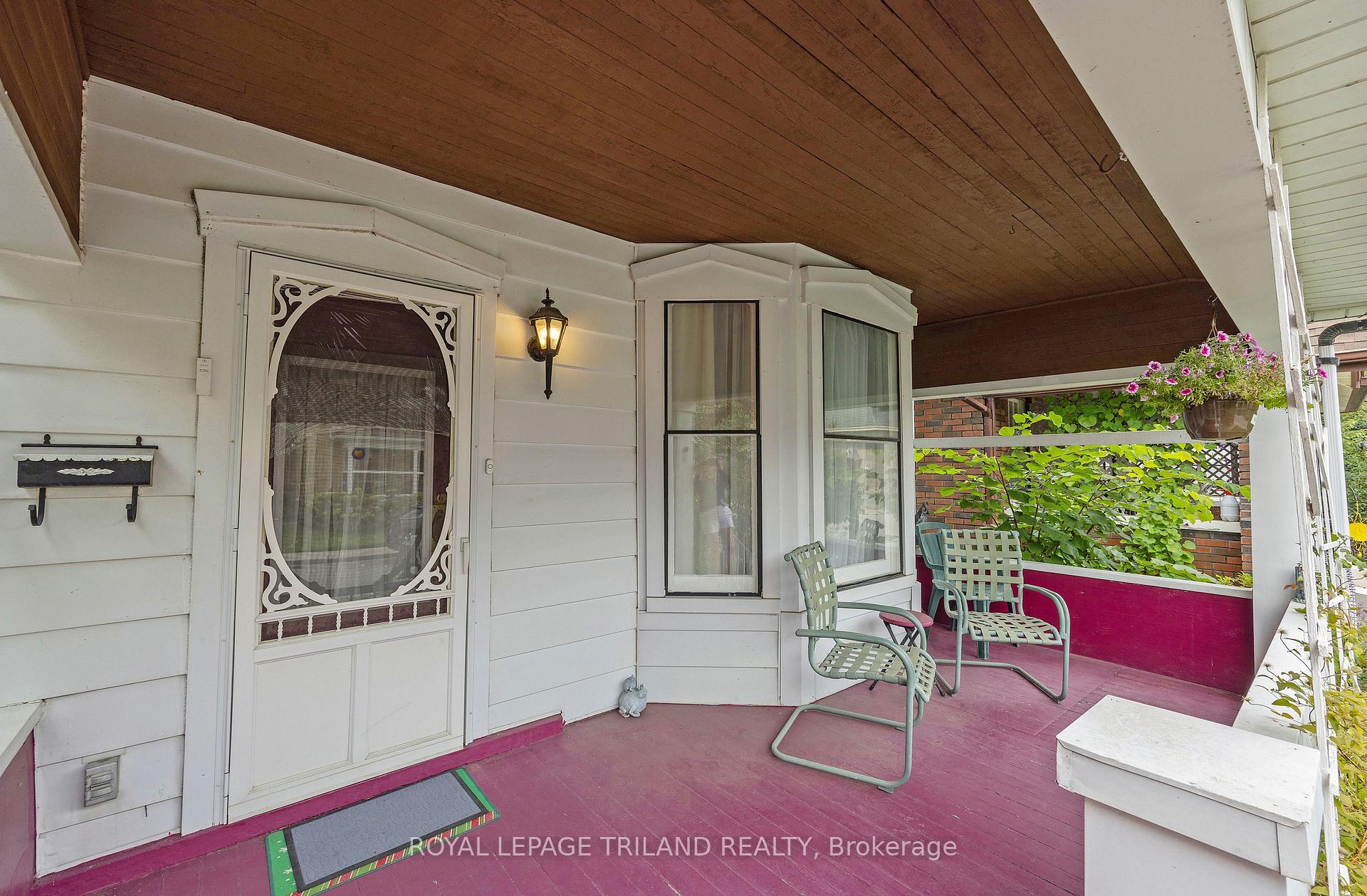 Photo 3 of 59 Elizabeth Street, St. Thomas — HOMEH