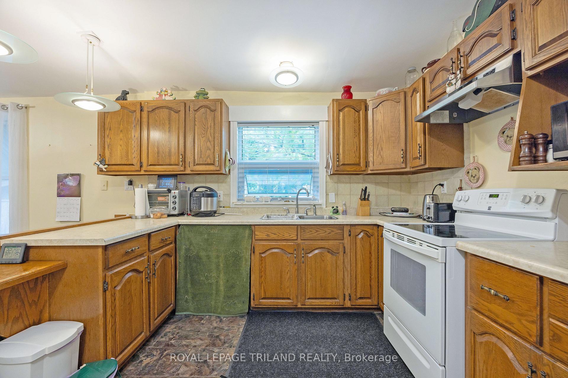Photo 16 of 59 Elizabeth Street, St. Thomas — HOMEH