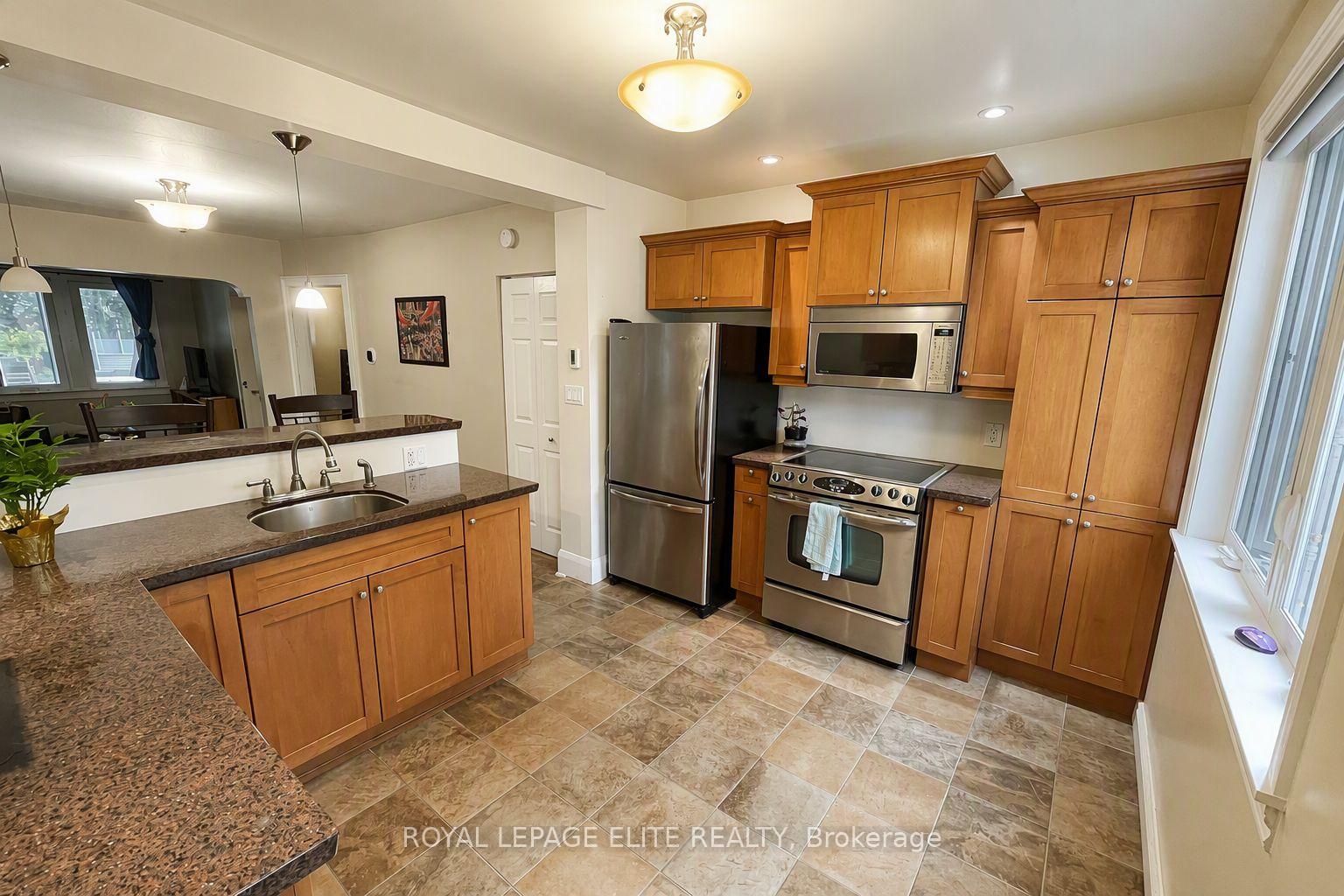 Photo 5 of 22 Inwood Avenue, Toronto, East York — HOMEH