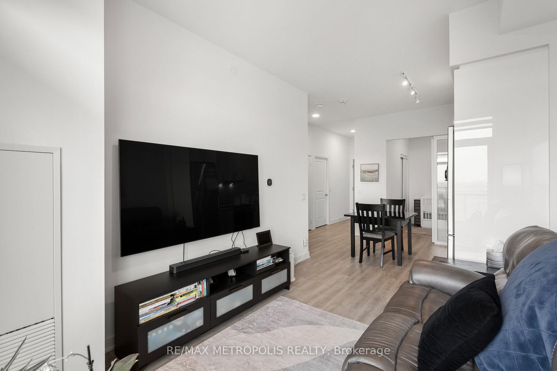 Photo 8 of Unit 2504, 30 Upper Mall Way, Vaughan, Brownridge — HOMEH