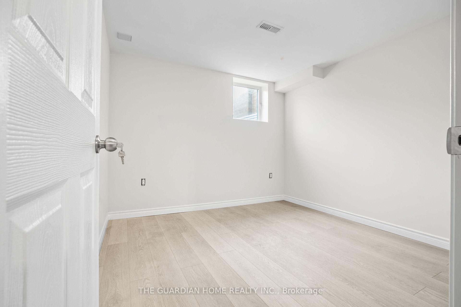 Photo 15 of Unit Bsmt, 15 Clipper Lane, Clarington, Bowmanville — HOMEH