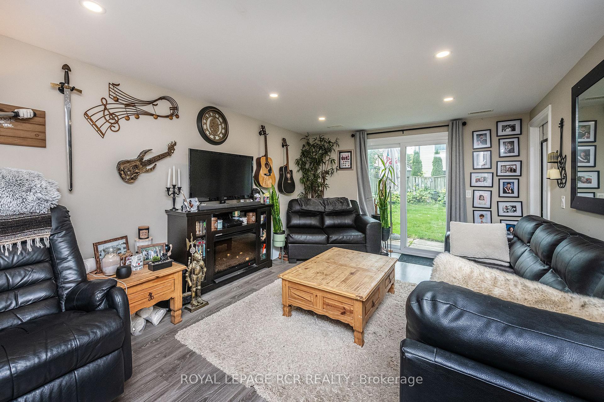 Photo 6 of 12 Steven Street, Orangeville — HOMEH