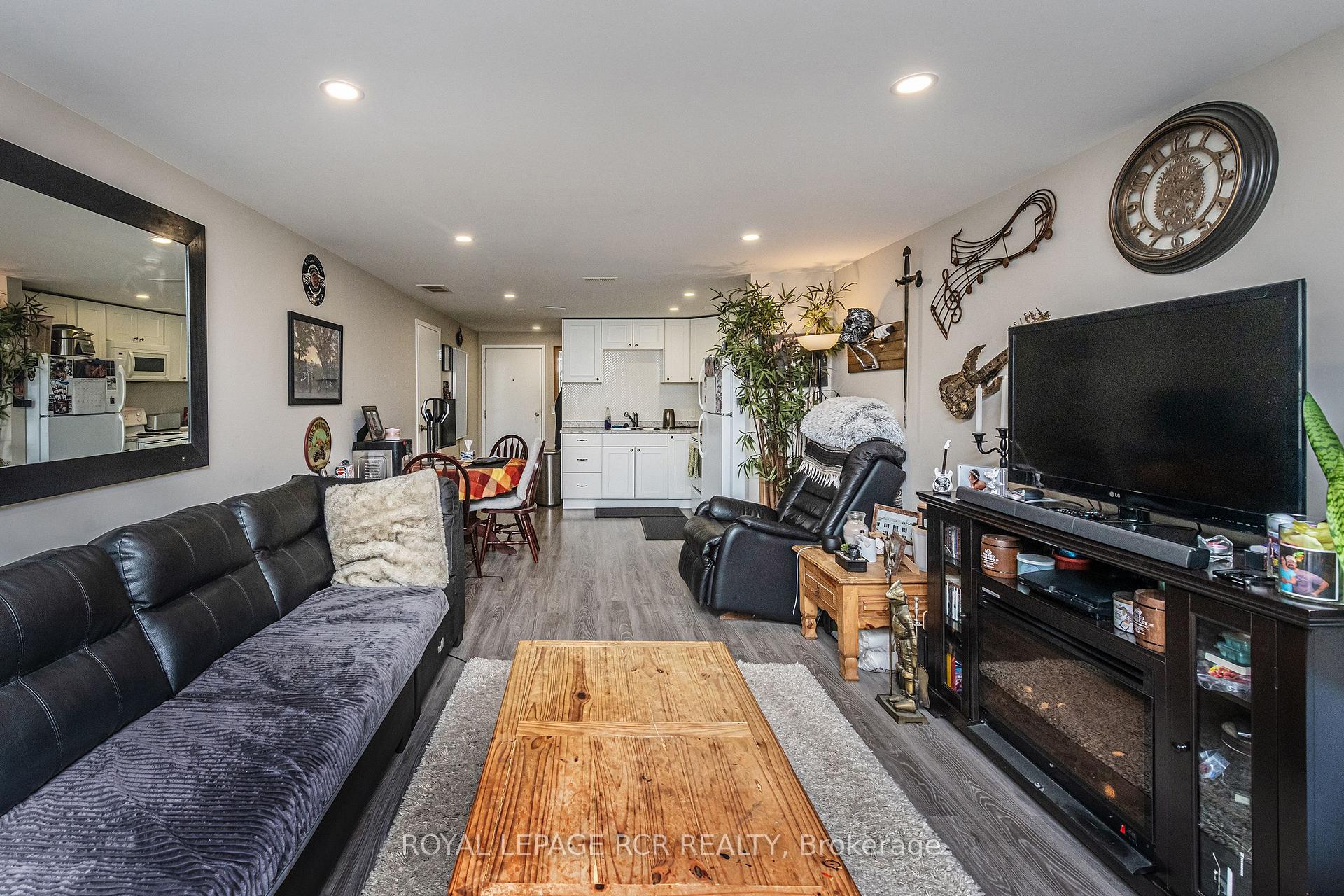 Photo 7 of 12 Steven Street, Orangeville — HOMEH