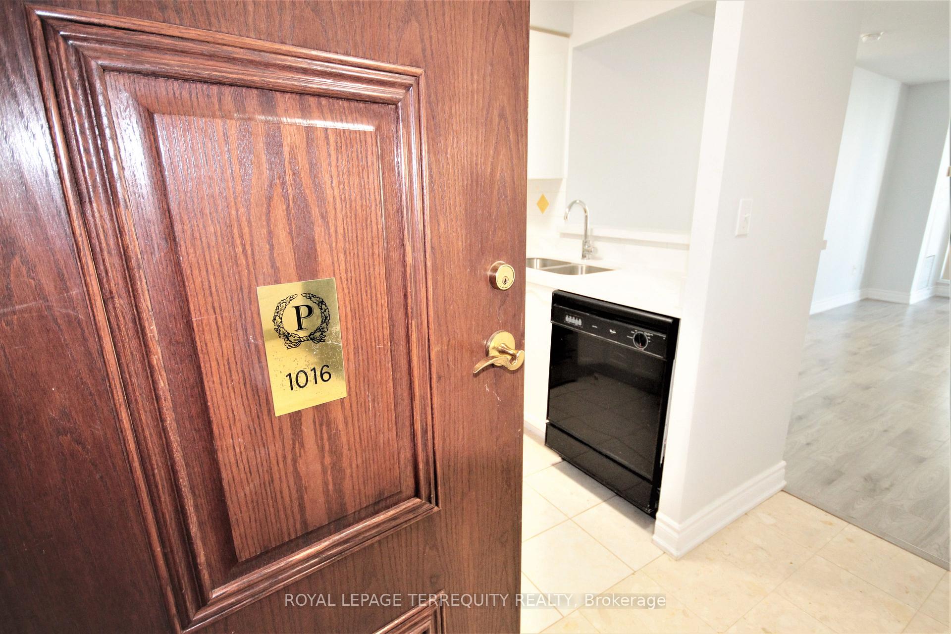 Front of Unit 1016, 39 Pemberton Avenue