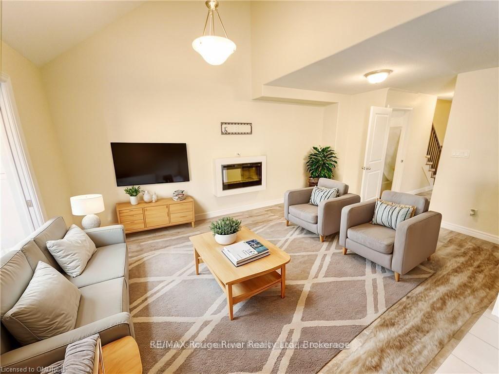 Photo 4 of 814 Broadway Boulevard, Peterborough, Northcrest Ward 5 — HOMEH