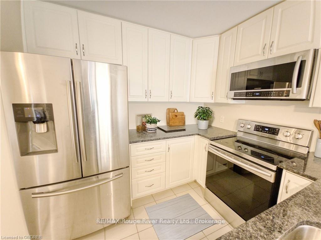 Photo 7 of 814 Broadway Boulevard, Peterborough, Northcrest Ward 5 — HOMEH