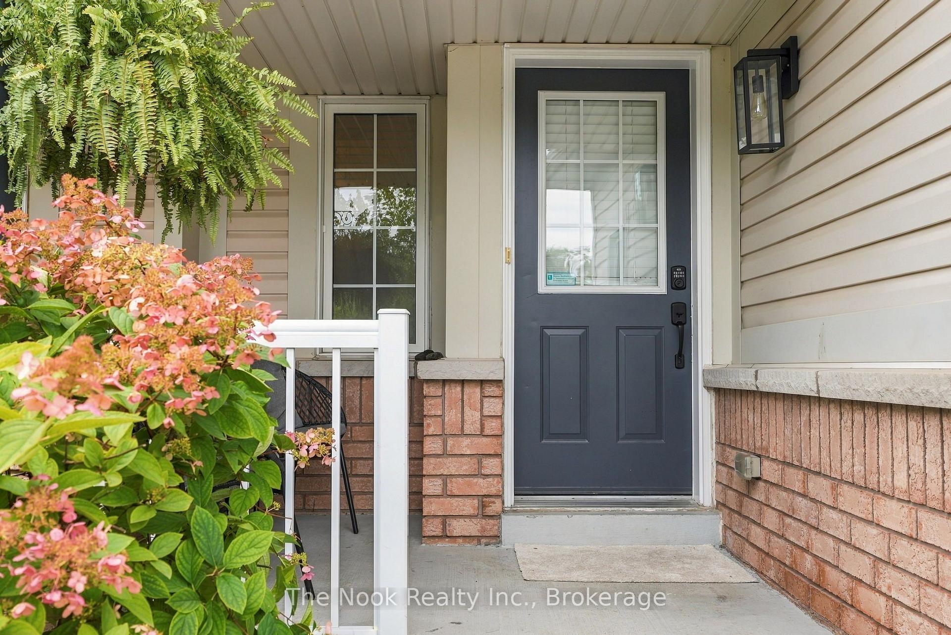 Photo 2 of 16 Annisson Court, Clarington, Bowmanville — HOMEH