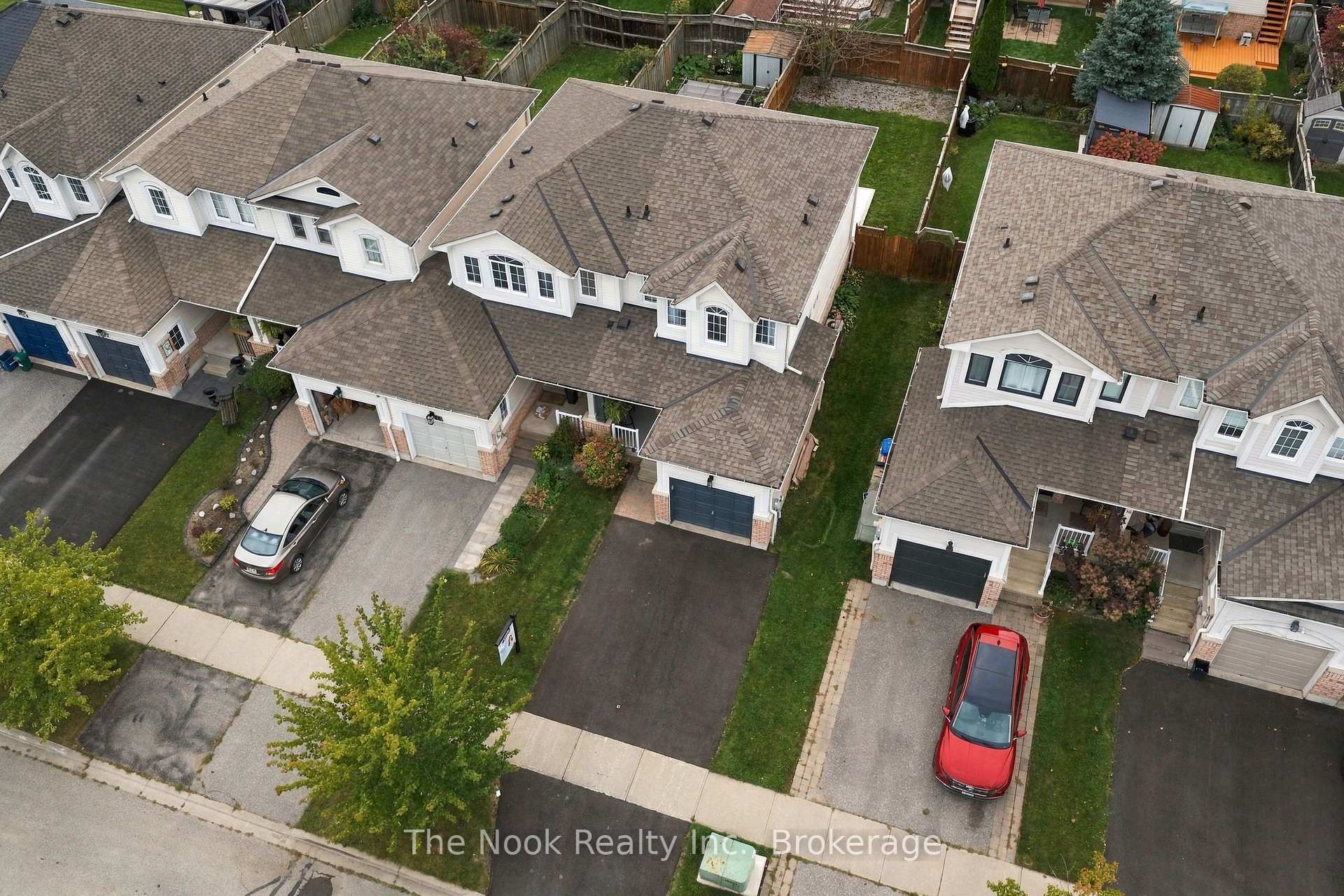 Photo 4 of 16 Annisson Court, Clarington, Bowmanville — HOMEH
