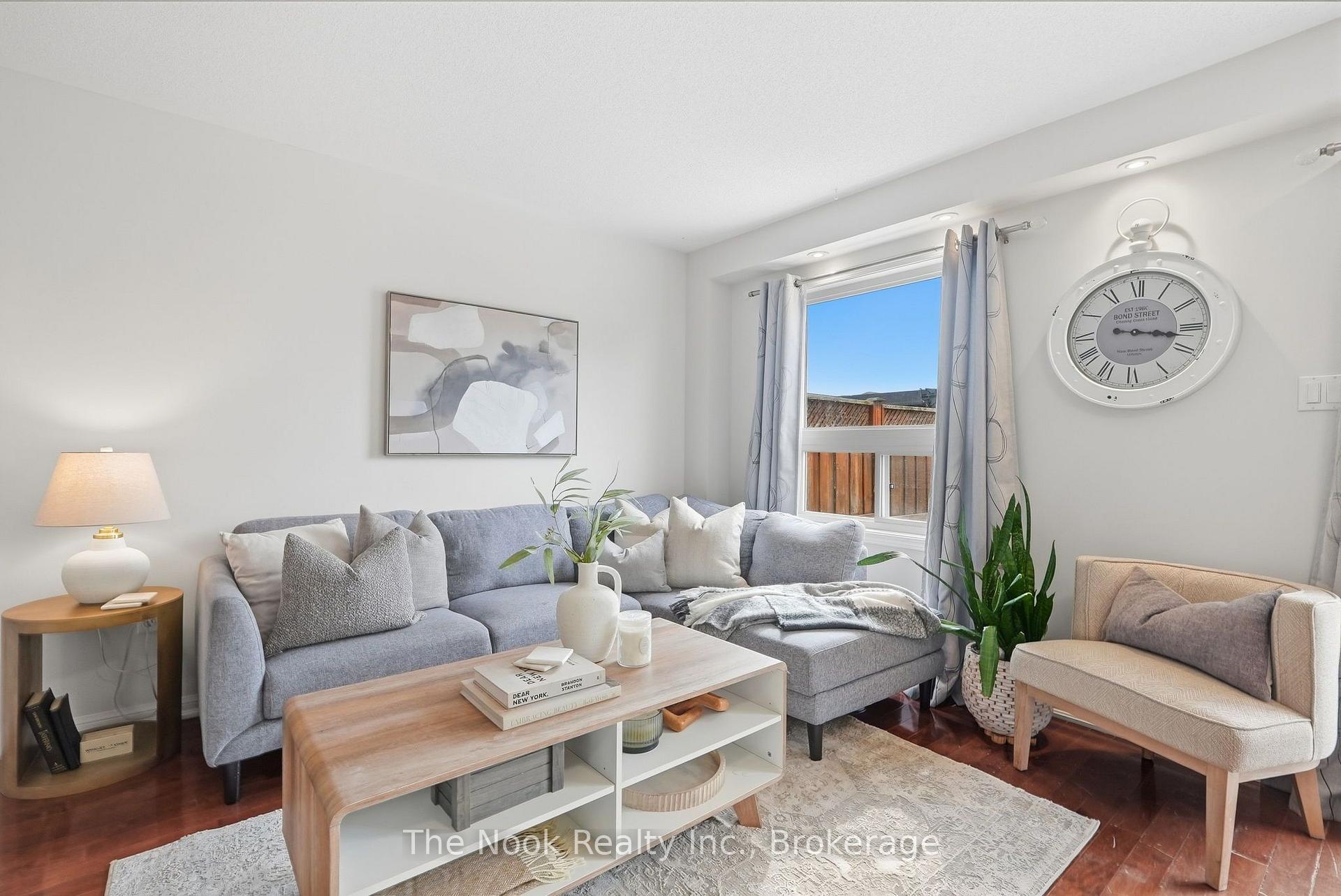 Photo 8 of 16 Annisson Court, Clarington, Bowmanville — HOMEH