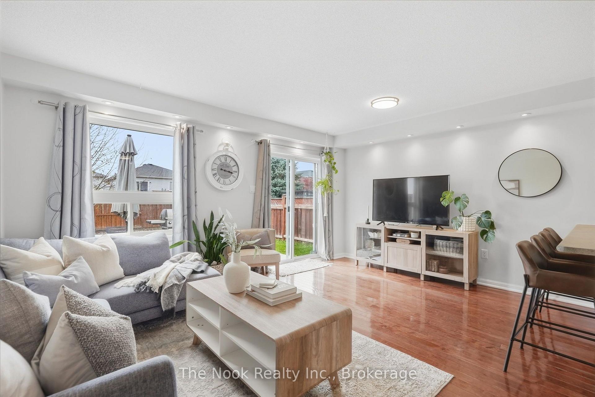 Photo 9 of 16 Annisson Court, Clarington, Bowmanville — HOMEH