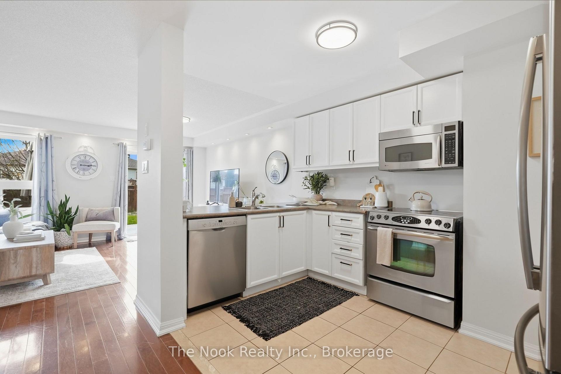 Photo 11 of 16 Annisson Court, Clarington, Bowmanville — HOMEH