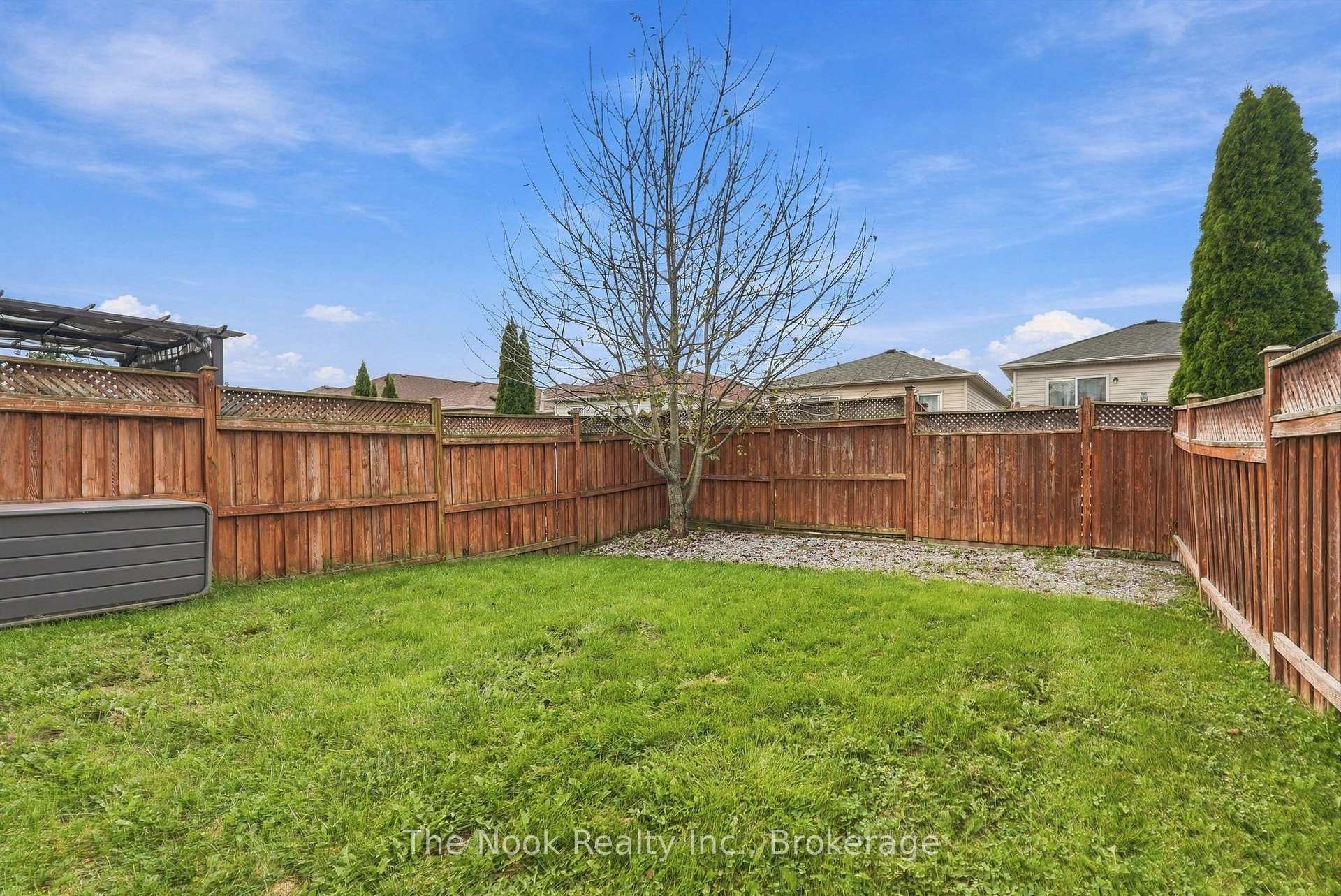 Photo 31 of 16 Annisson Court, Clarington, Bowmanville — HOMEH