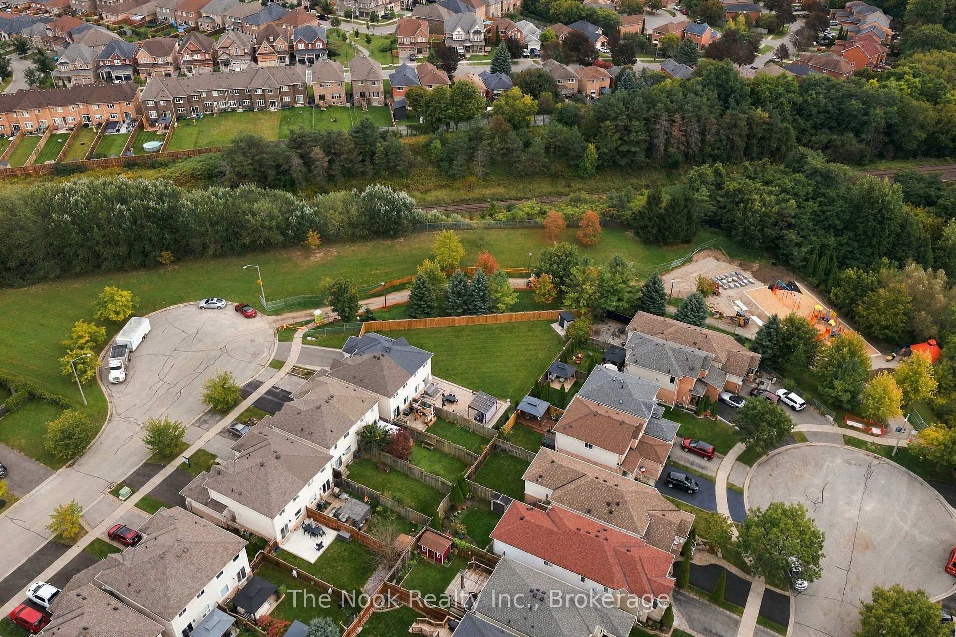 Photo 37 of 16 Annisson Court, Clarington, Bowmanville — HOMEH