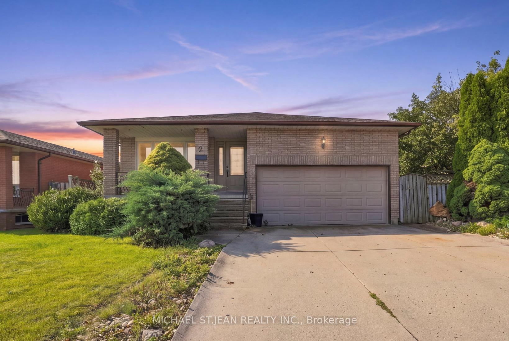 Photo 1 of 2 Hearthside Crescent, Hamilton, Stoney Creek — HOMEH