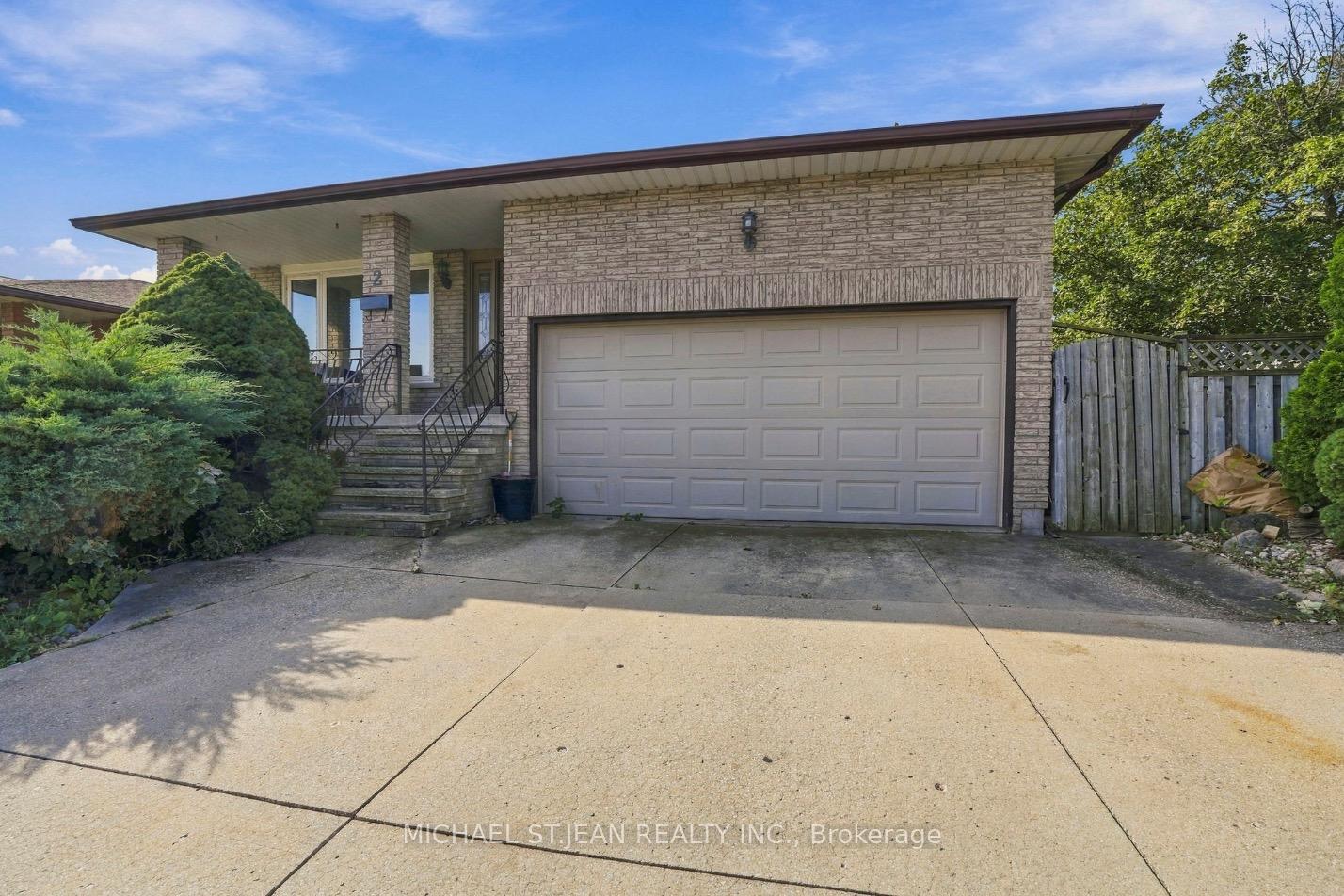 Photo 6 of 2 Hearthside Crescent, Hamilton, Stoney Creek — HOMEH