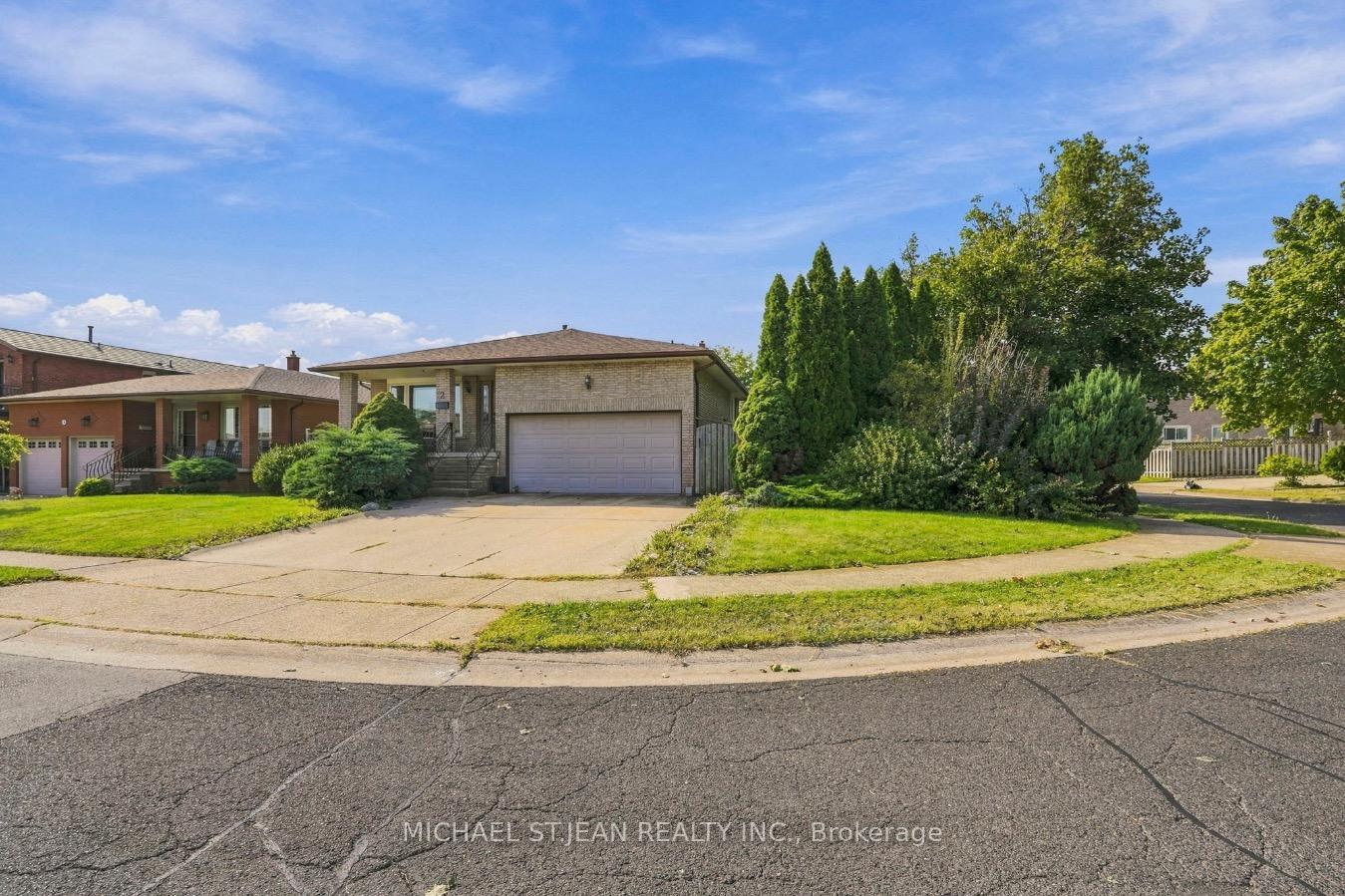 Photo 7 of 2 Hearthside Crescent, Hamilton, Stoney Creek — HOMEH