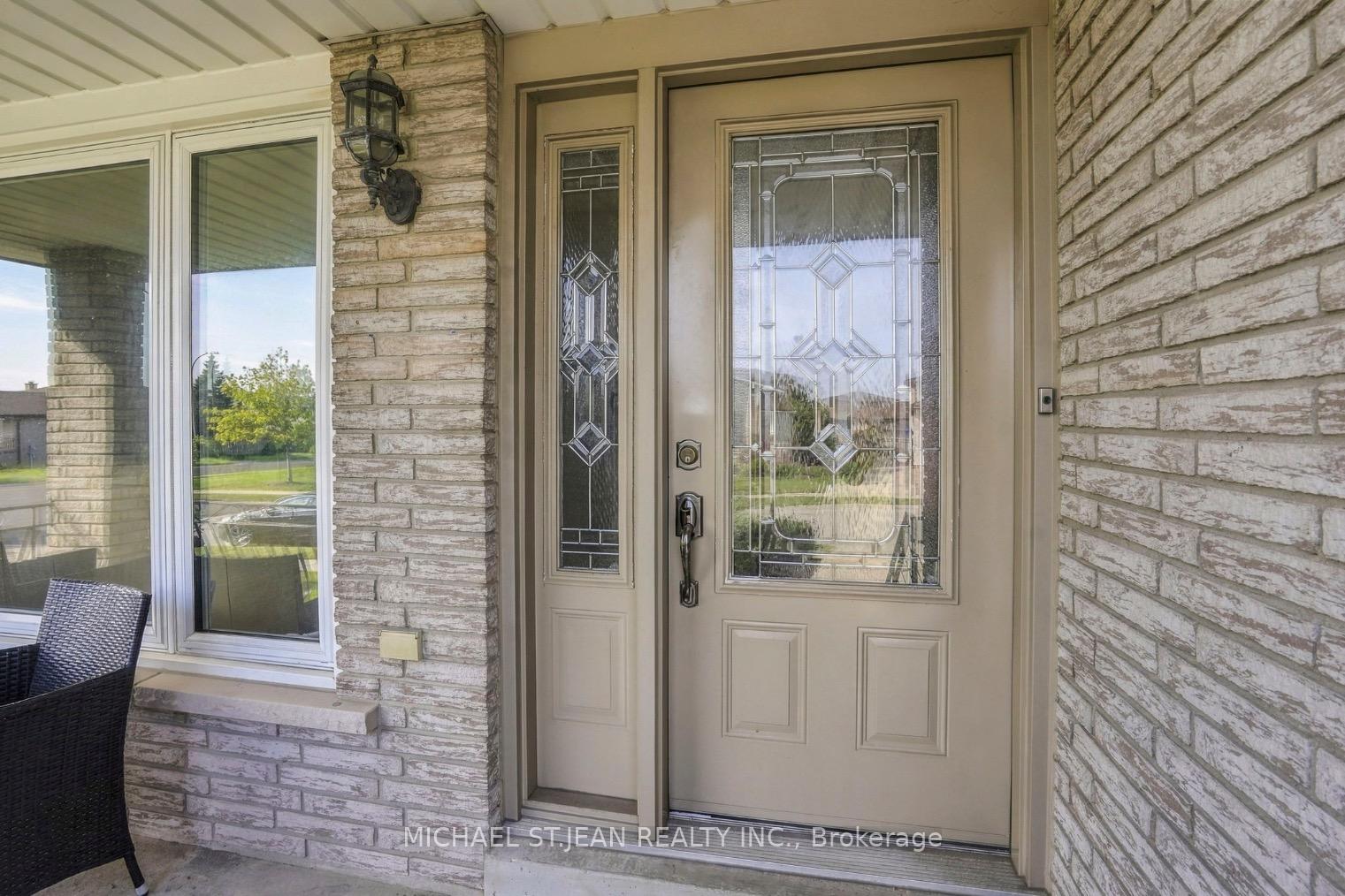 Photo 8 of 2 Hearthside Crescent, Hamilton, Stoney Creek — HOMEH