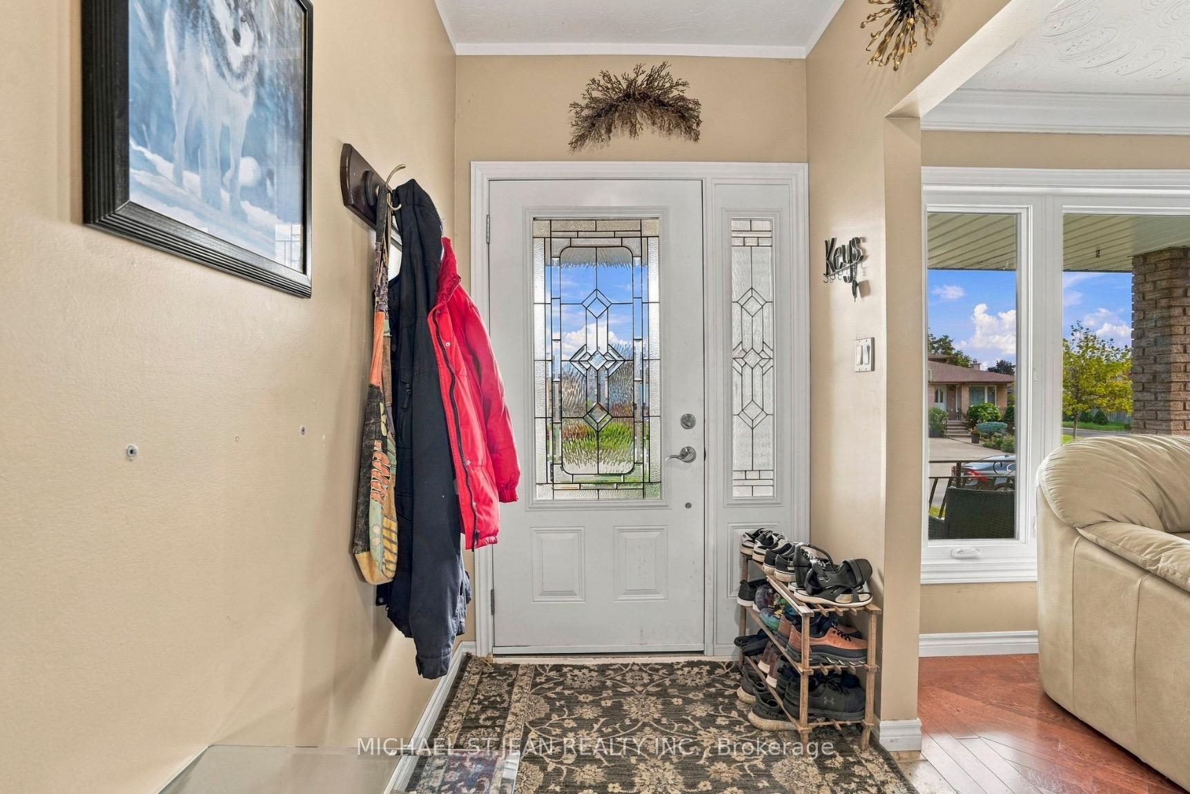 Photo 9 of 2 Hearthside Crescent, Hamilton, Stoney Creek — HOMEH