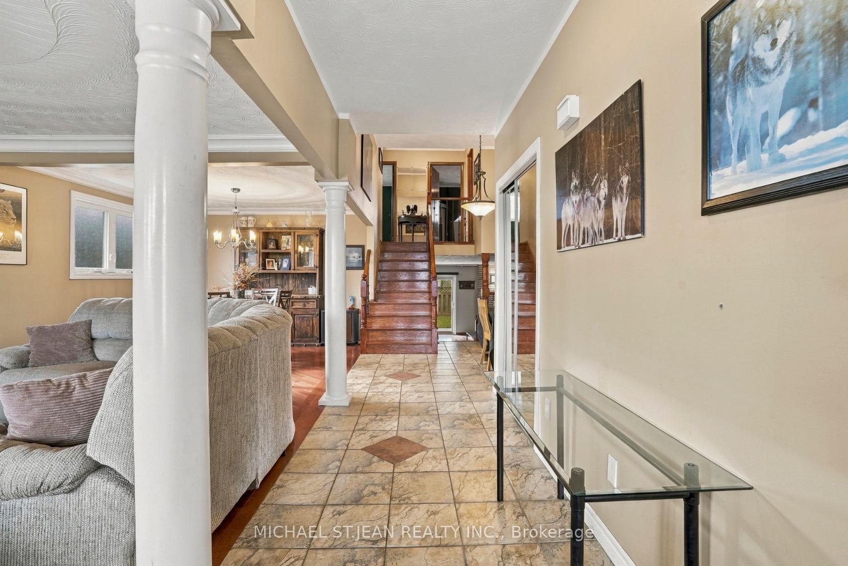 Photo 10 of 2 Hearthside Crescent, Hamilton, Stoney Creek — HOMEH